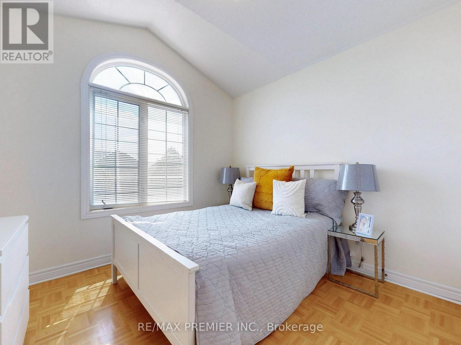 5869 Yachtsman Crossing, Mississauga, Ontario  L5M 6P1 - Photo 20 - W12433040