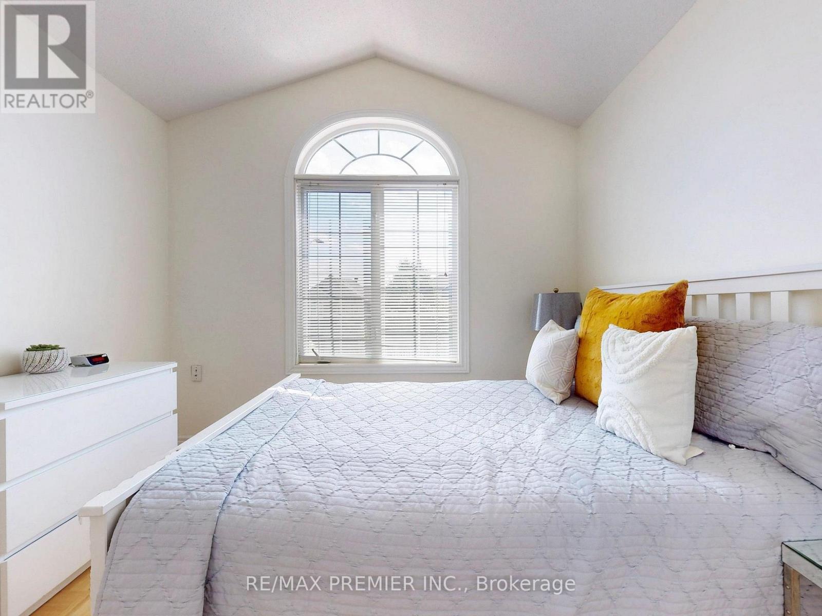 5869 Yachtsman Crossing, Mississauga, Ontario  L5M 6P1 - Photo 21 - W12433040