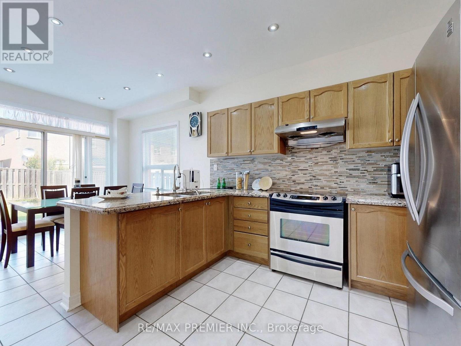 5869 Yachtsman Crossing, Mississauga, Ontario  L5M 6P1 - Photo 9 - W12433040