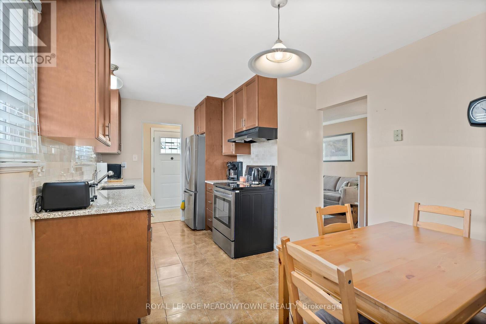 73 Jefferson Road, Brampton, Ontario  L6S 1W7 - Photo 13 - W12433071