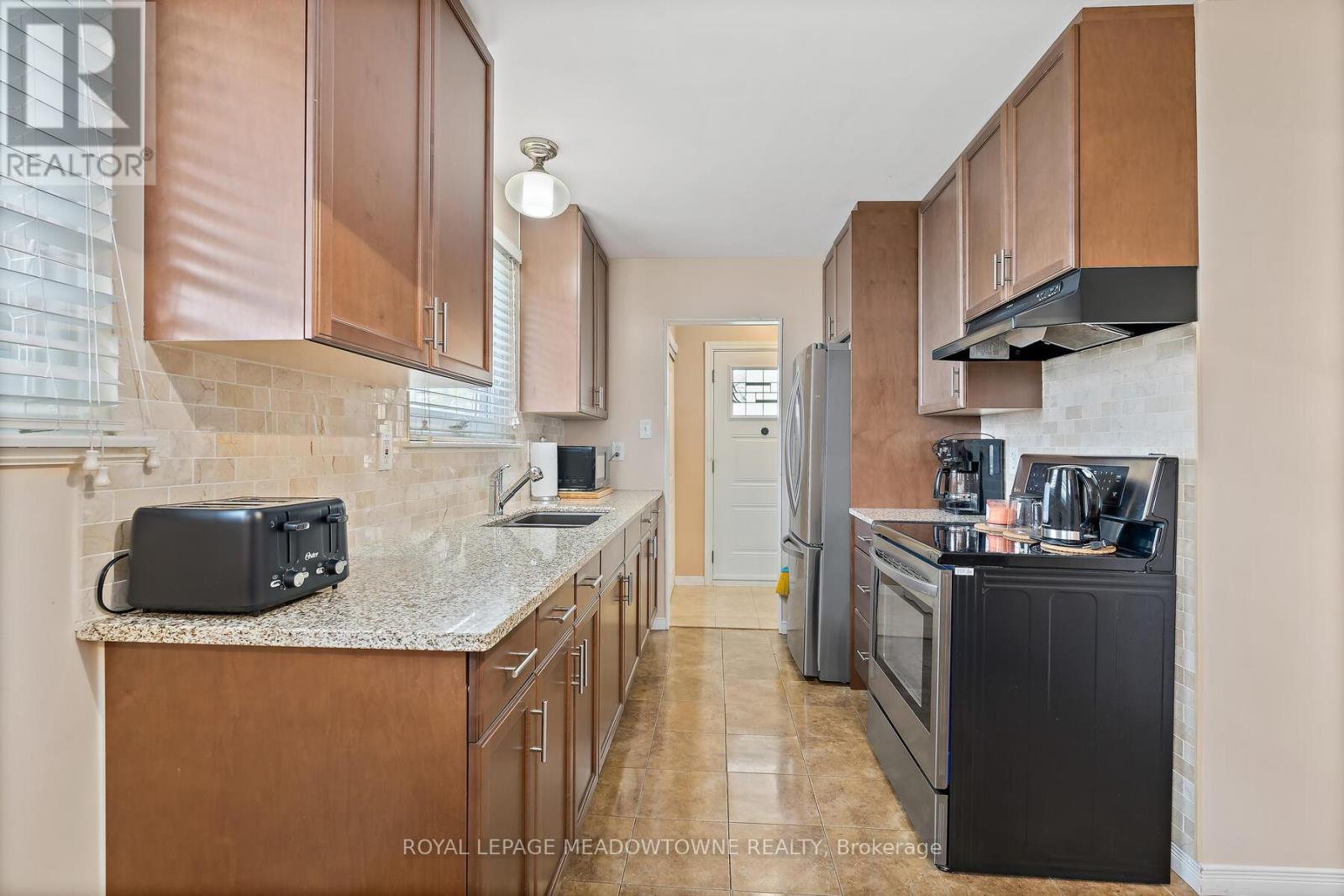 73 Jefferson Road, Brampton, Ontario  L6S 1W7 - Photo 14 - W12433071
