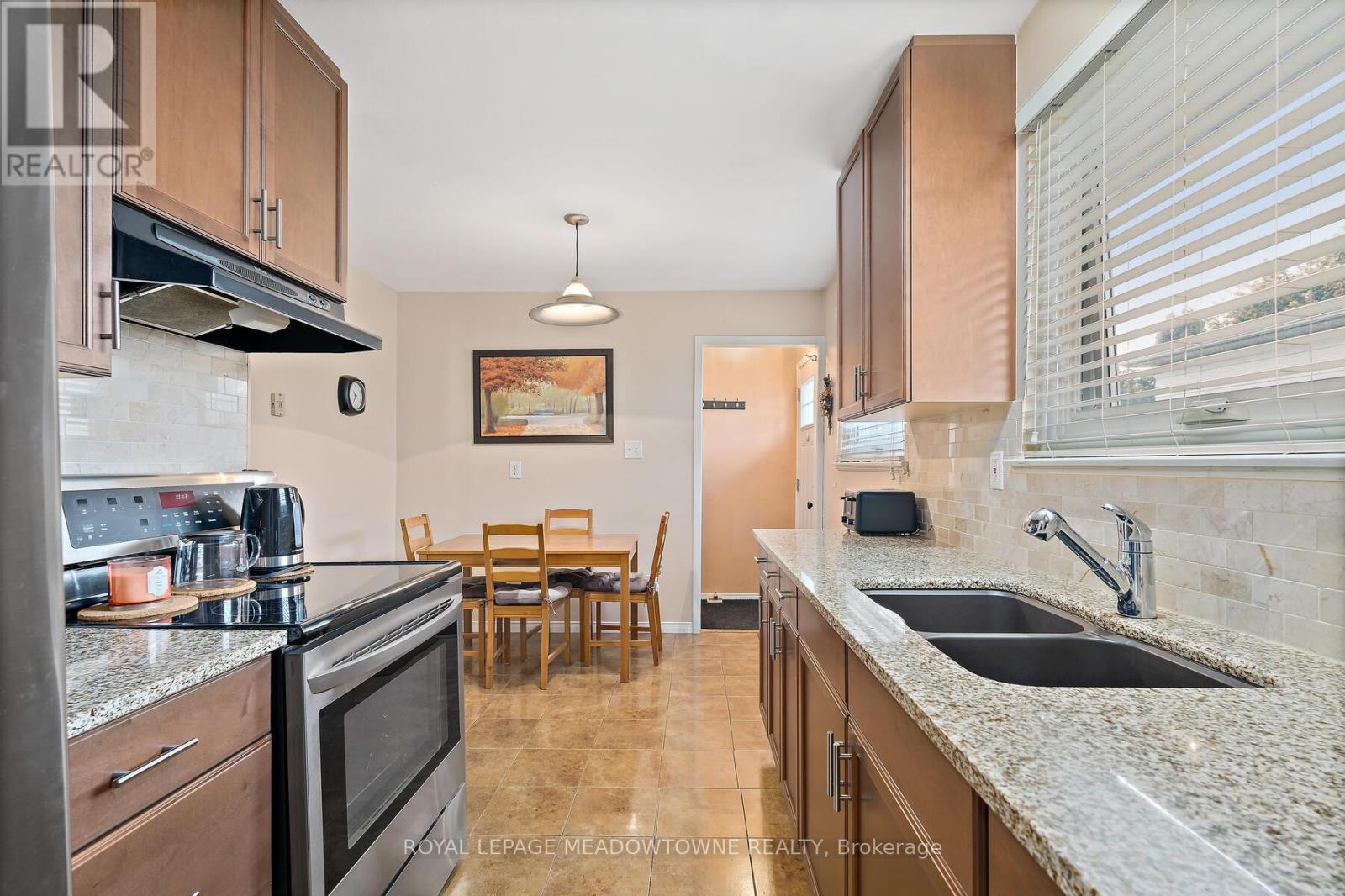 73 Jefferson Road, Brampton, Ontario  L6S 1W7 - Photo 17 - W12433071
