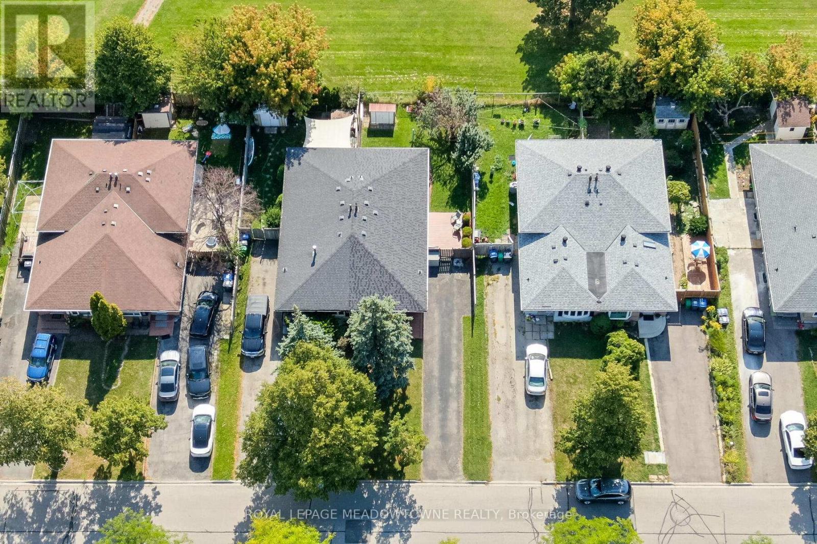 73 Jefferson Road, Brampton, Ontario  L6S 1W7 - Photo 3 - W12433071