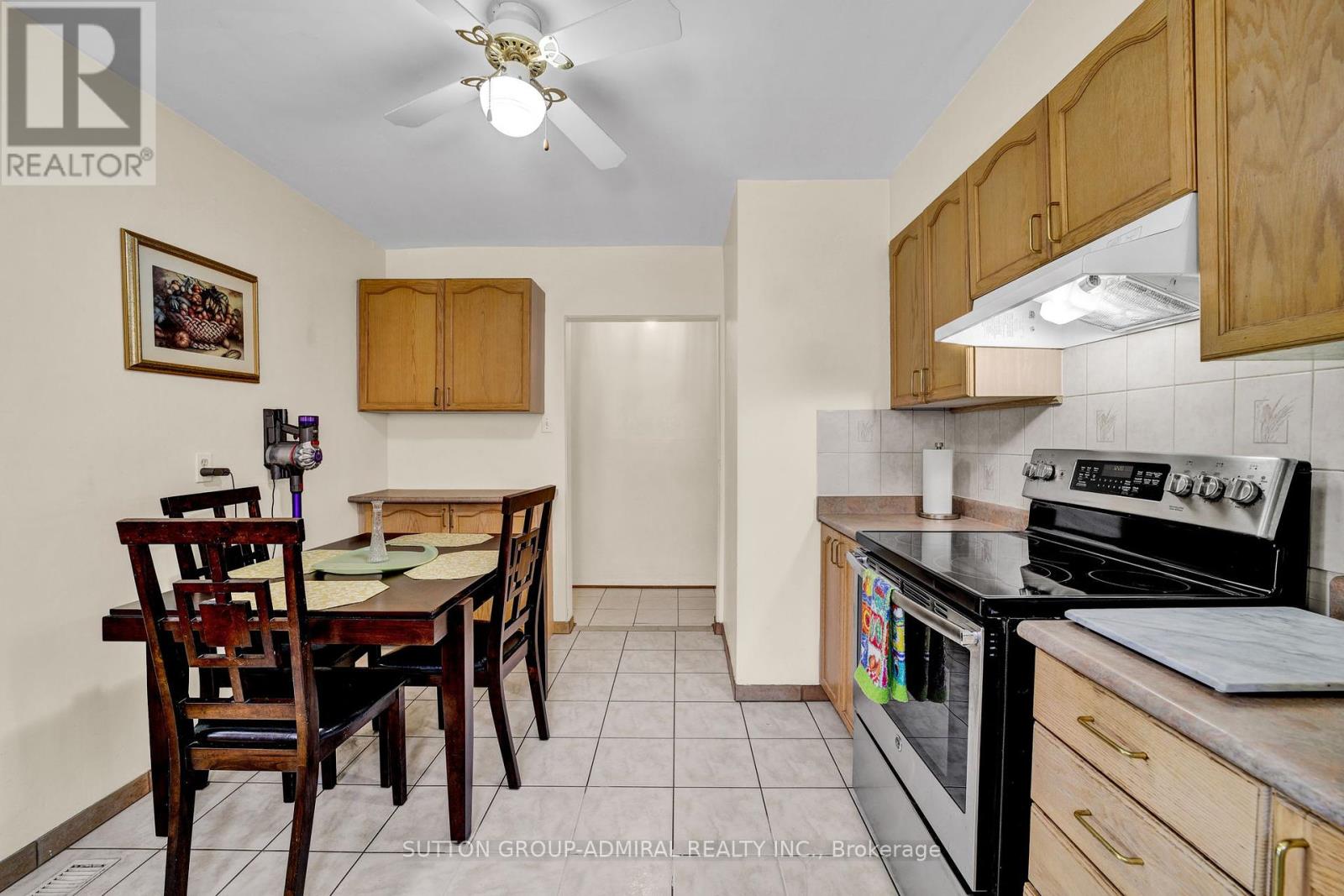 38 Frankton Crescent, Toronto, Ontario  M3J 1C1 - Photo 12 - W12433072