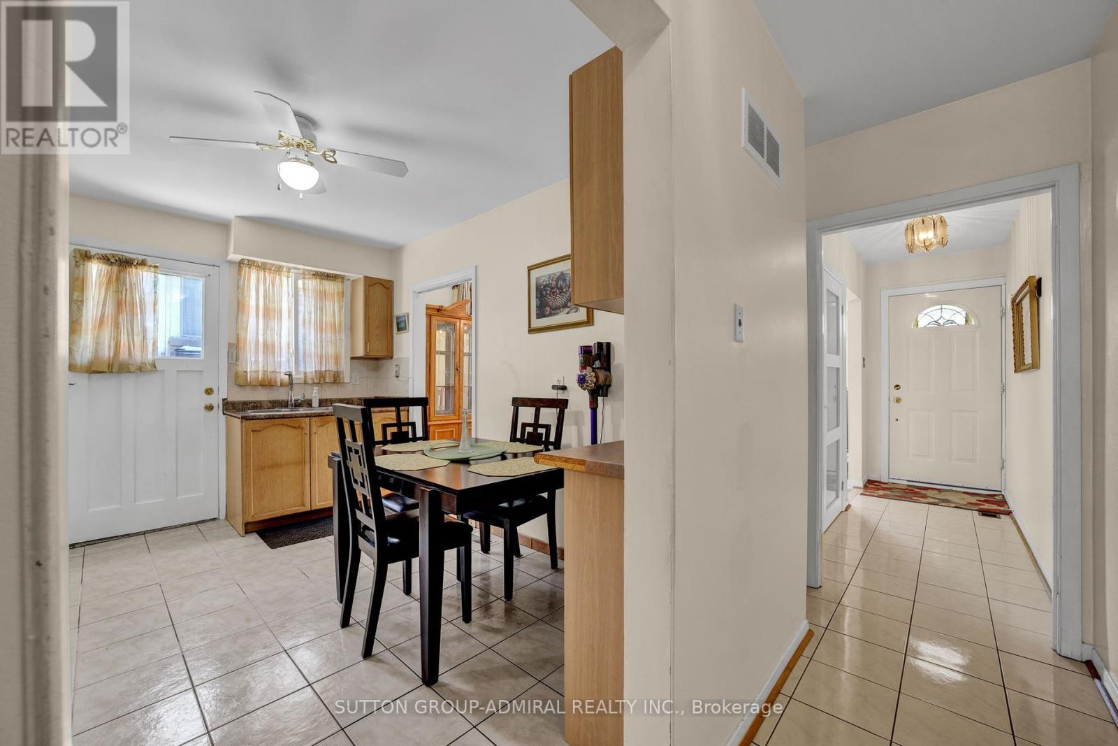 38 Frankton Crescent, Toronto, Ontario  M3J 1C1 - Photo 14 - W12433072