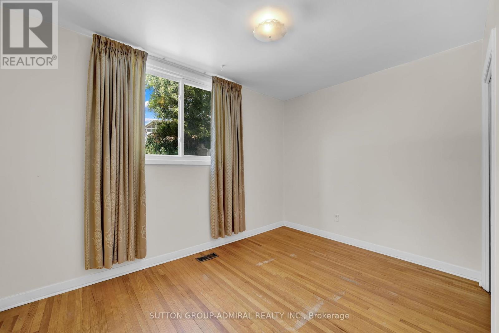 38 Frankton Crescent, Toronto, Ontario  M3J 1C1 - Photo 21 - W12433072