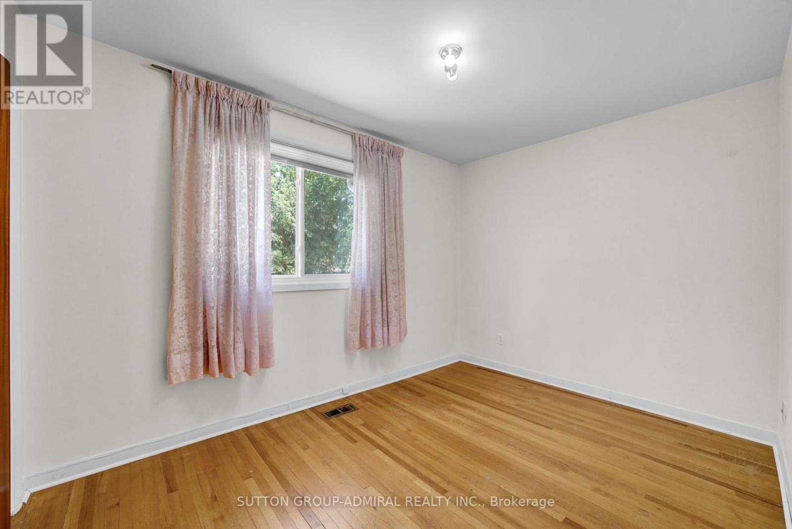 38 Frankton Crescent, Toronto, Ontario  M3J 1C1 - Photo 23 - W12433072