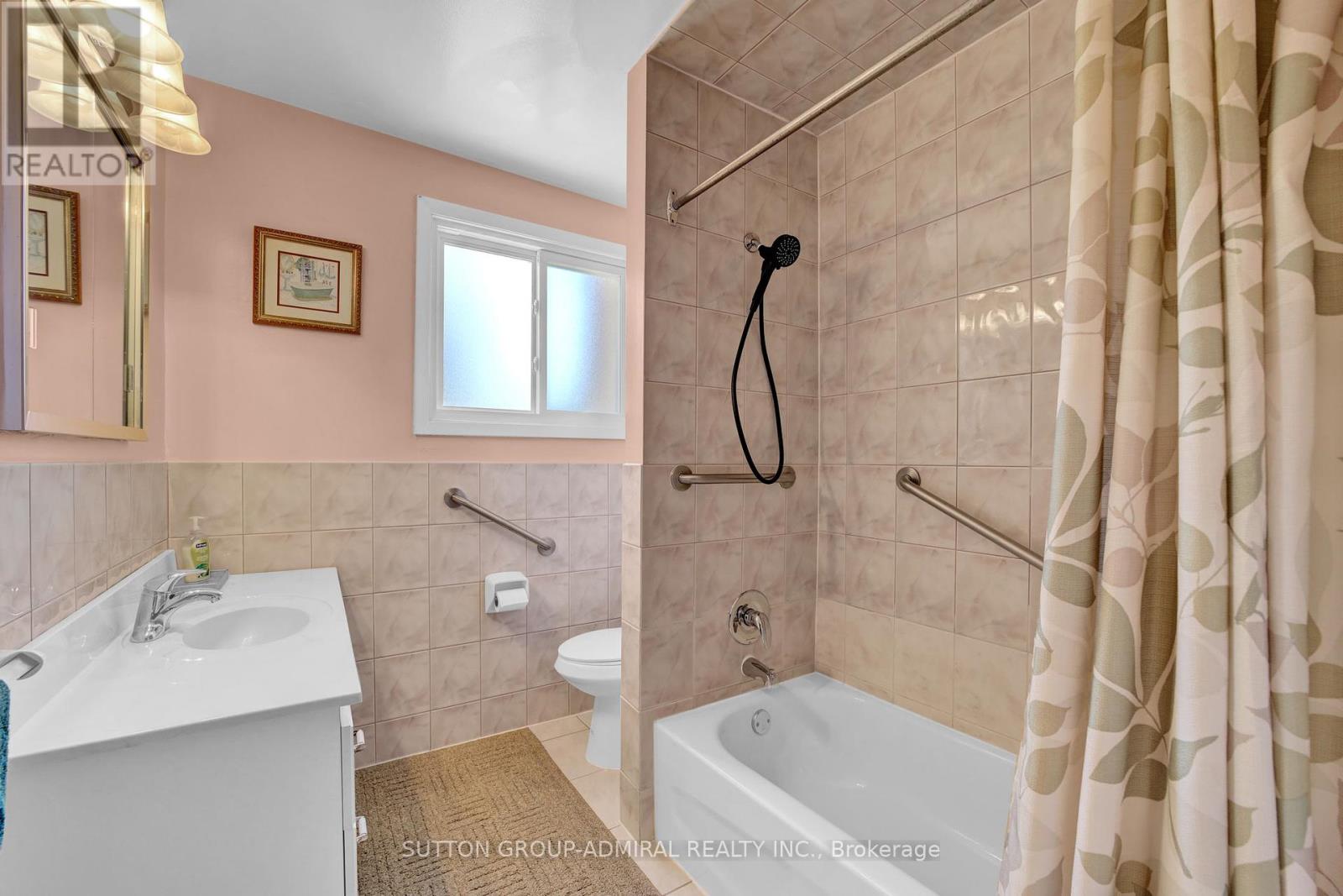 38 Frankton Crescent, Toronto, Ontario  M3J 1C1 - Photo 35 - W12433072