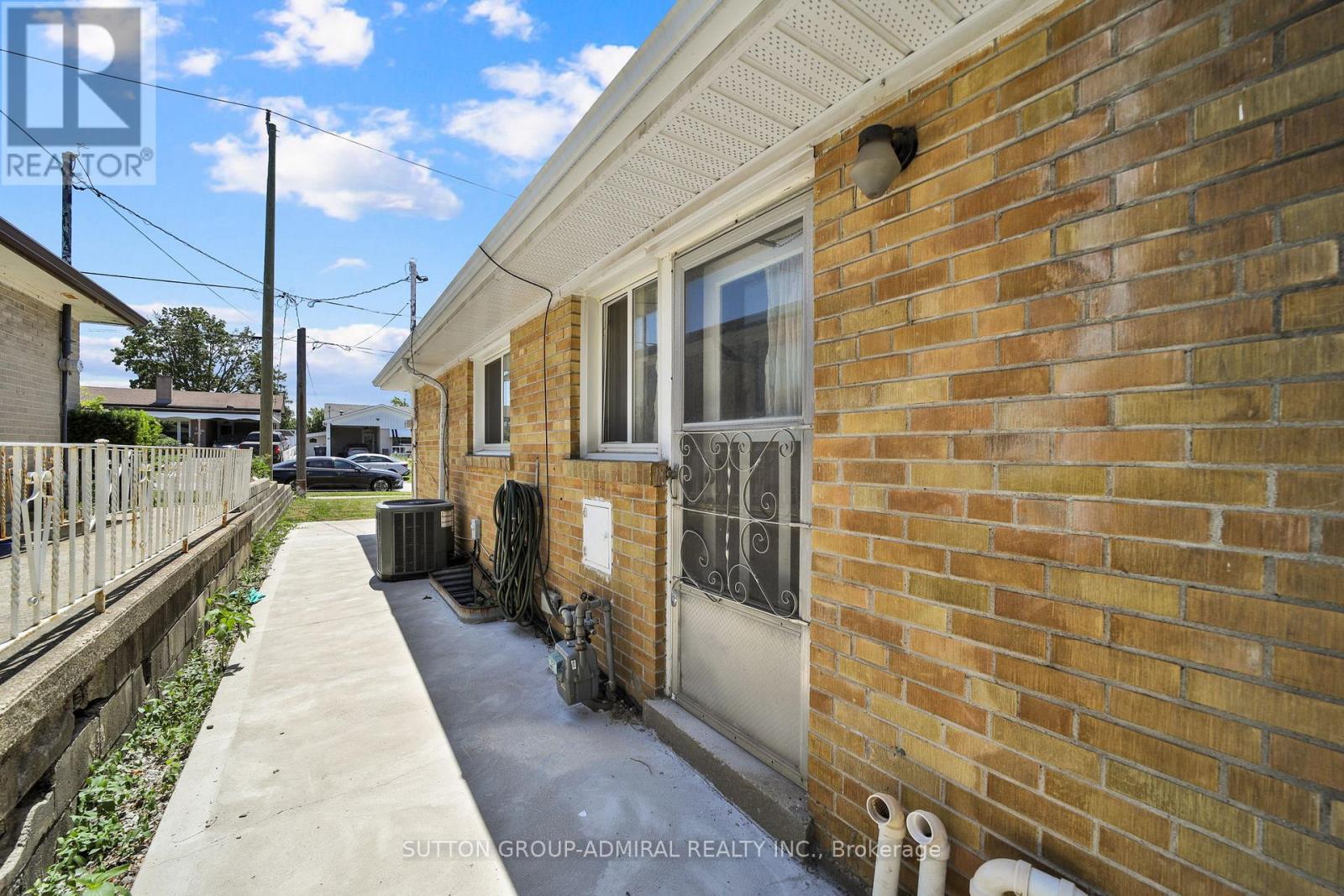 38 Frankton Crescent, Toronto, Ontario  M3J 1C1 - Photo 41 - W12433072