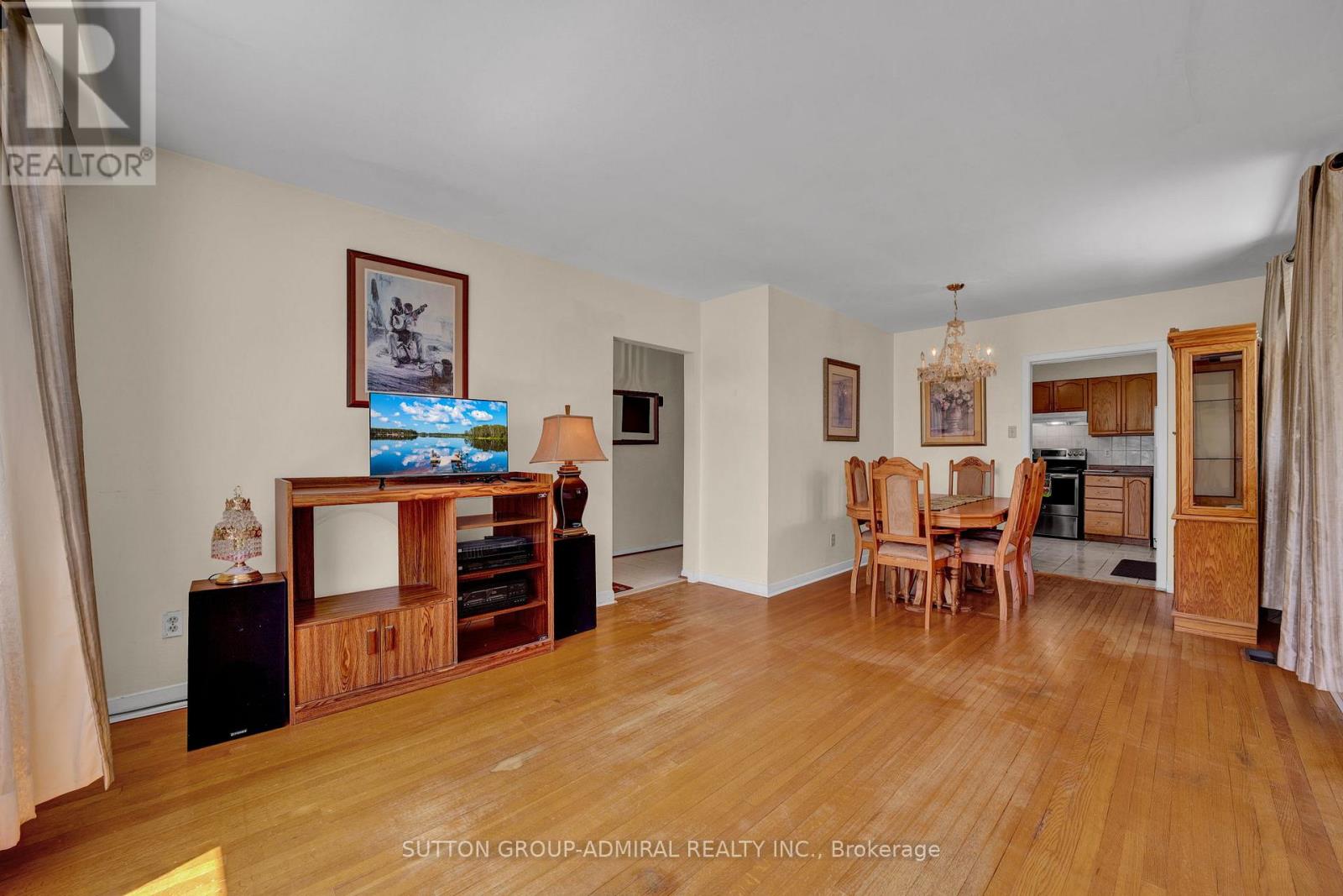 38 Frankton Crescent, Toronto, Ontario  M3J 1C1 - Photo 7 - W12433072