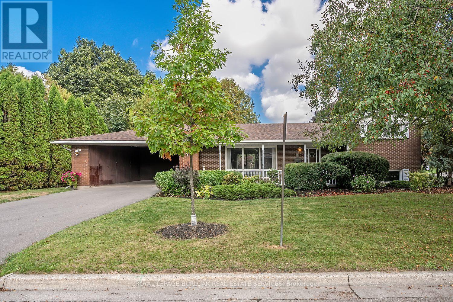 3 White Oaks Avenue, Brantford, Ontario  N3R 5N7 - Photo 1 - X12433041