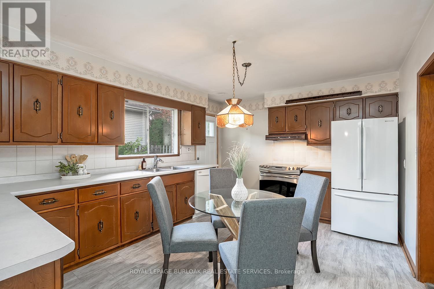 3 White Oaks Avenue, Brantford, Ontario  N3R 5N7 - Photo 11 - X12433041