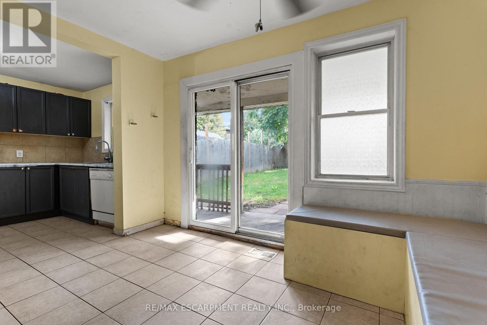 40 Rosemont Avenue, Hamilton, Ontario  L8L 2M3 - Photo 13 - X12433057
