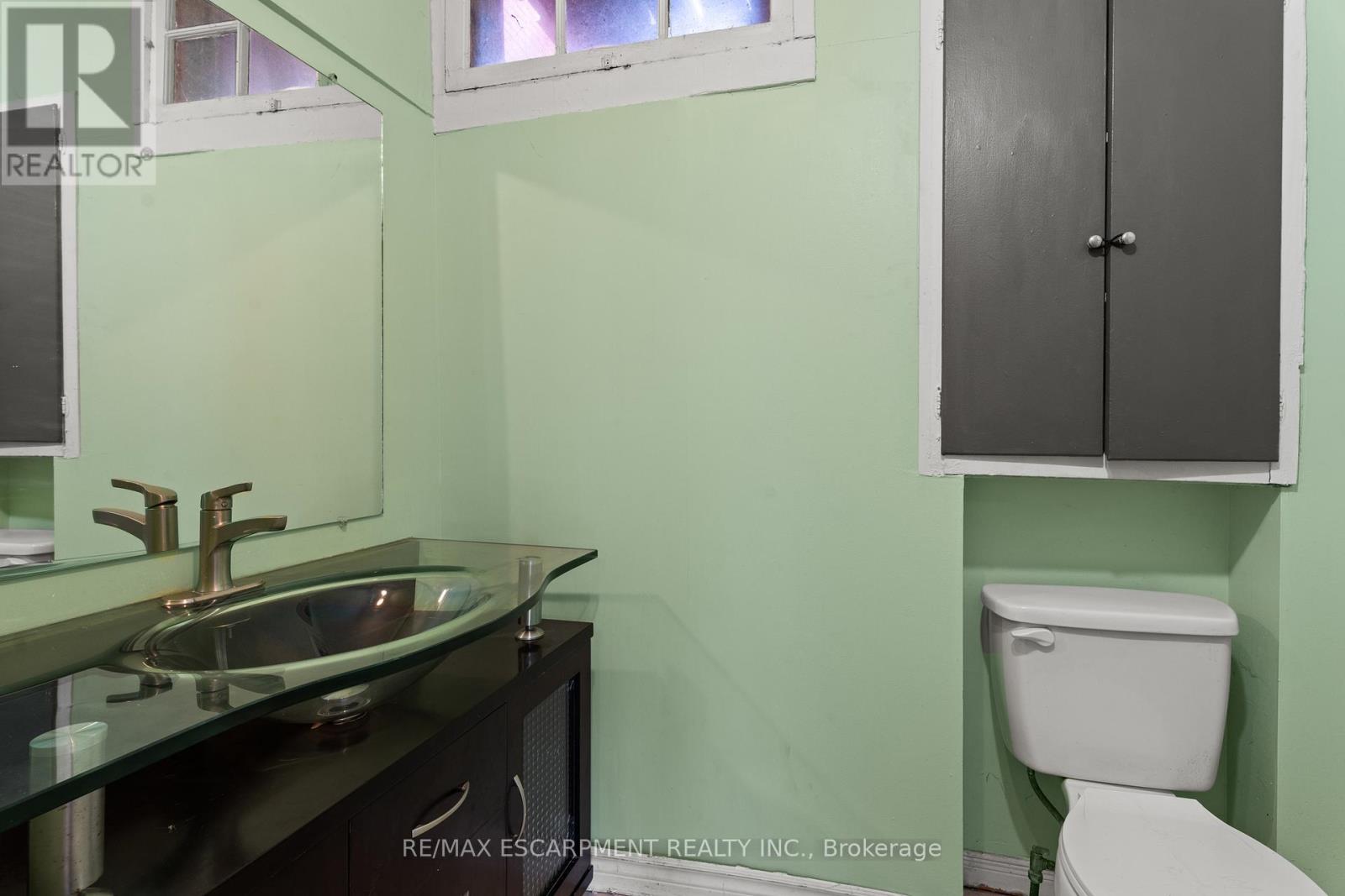 40 Rosemont Avenue, Hamilton, Ontario  L8L 2M3 - Photo 14 - X12433057