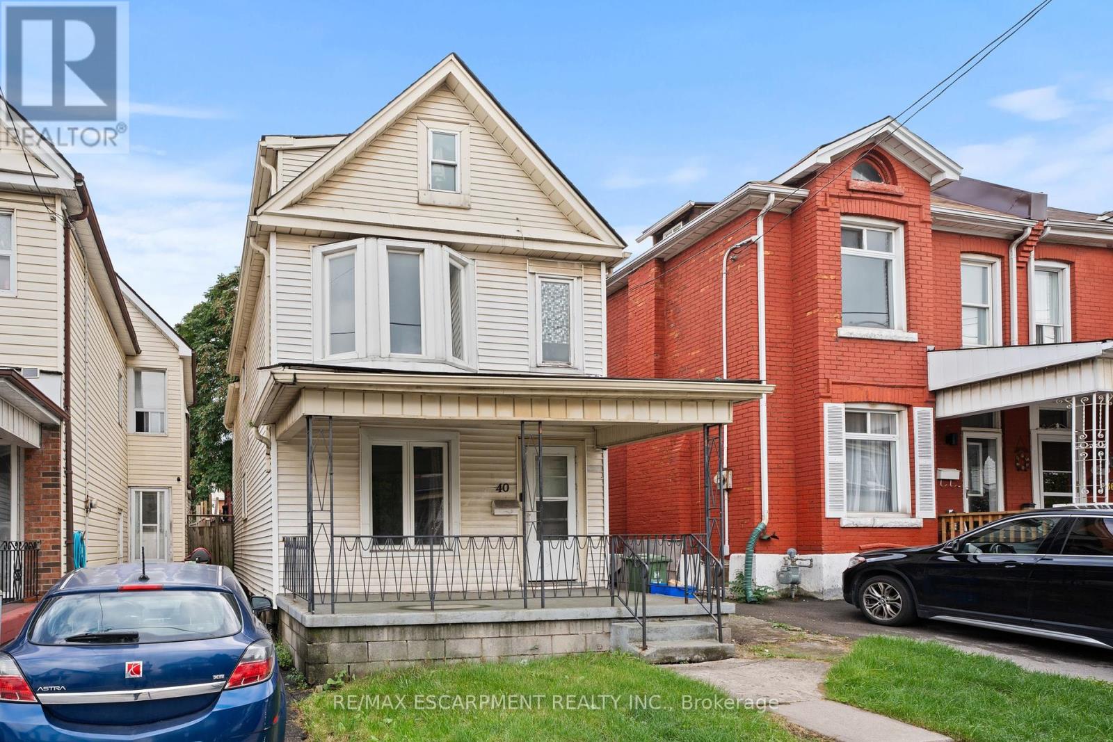 40 Rosemont Avenue, Hamilton, Ontario  L8L 2M3 - Photo 2 - X12433057