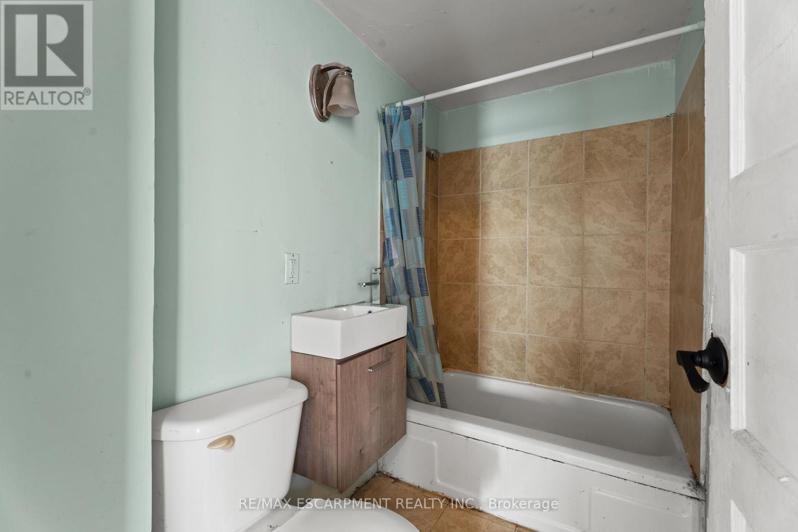 40 Rosemont Avenue, Hamilton, Ontario  L8L 2M3 - Photo 20 - X12433057