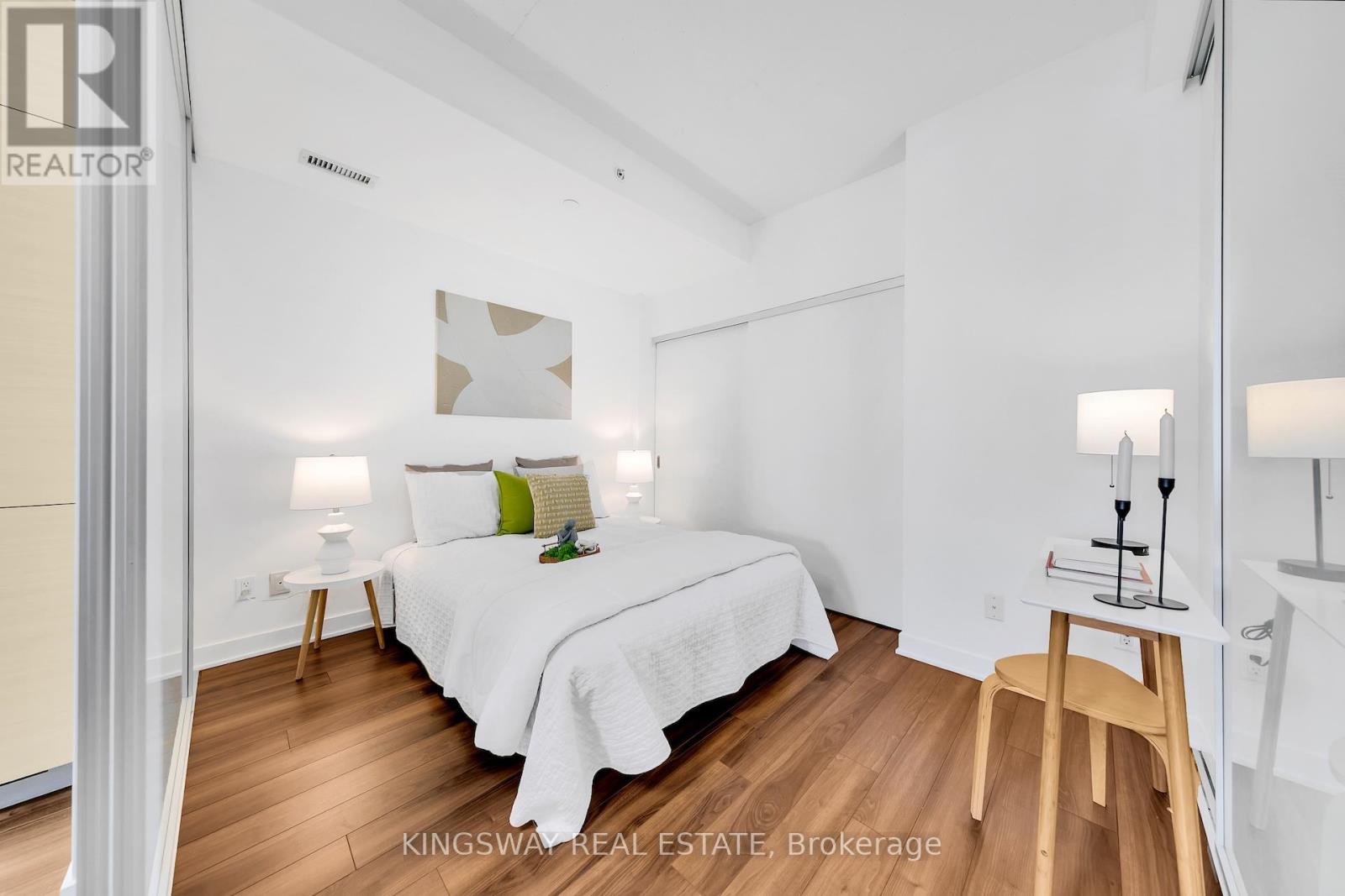 911 - 210 Simcoe Street, Toronto, Ontario  M5T 0A9 - Photo 10 - C12433105