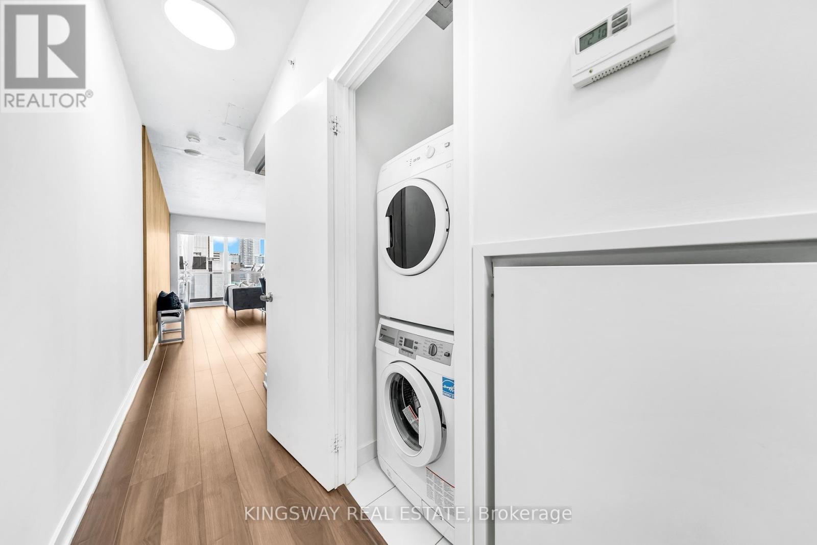 911 - 210 Simcoe Street, Toronto, Ontario  M5T 0A9 - Photo 11 - C12433105