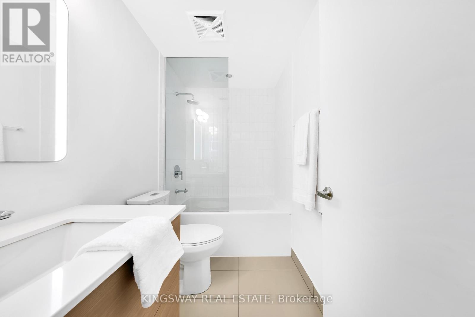 911 - 210 Simcoe Street, Toronto, Ontario  M5T 0A9 - Photo 13 - C12433105