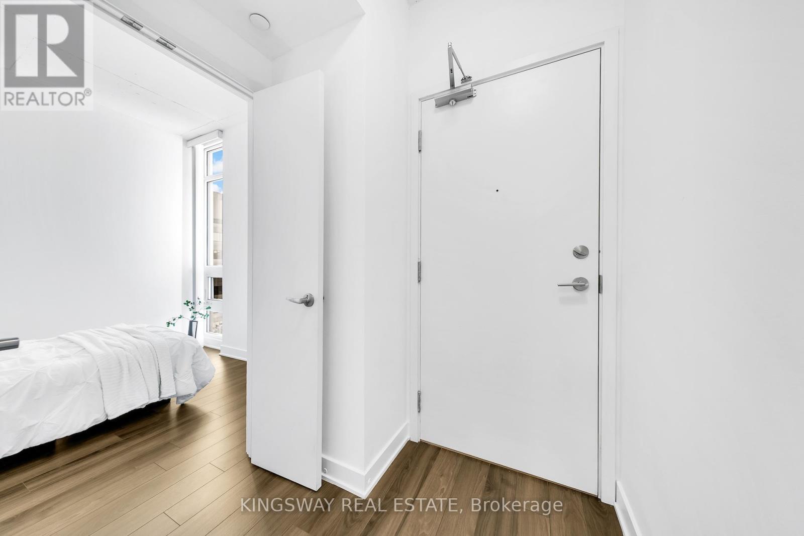 911 - 210 Simcoe Street, Toronto, Ontario  M5T 0A9 - Photo 15 - C12433105