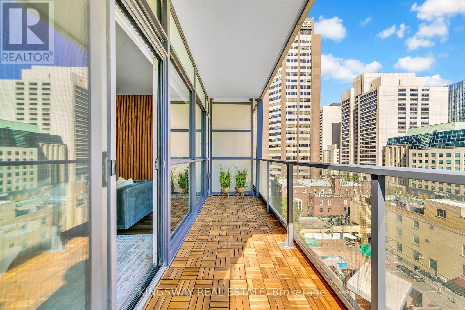 911 - 210 Simcoe Street, Toronto, Ontario  M5T 0A9 - Photo 18 - C12433105