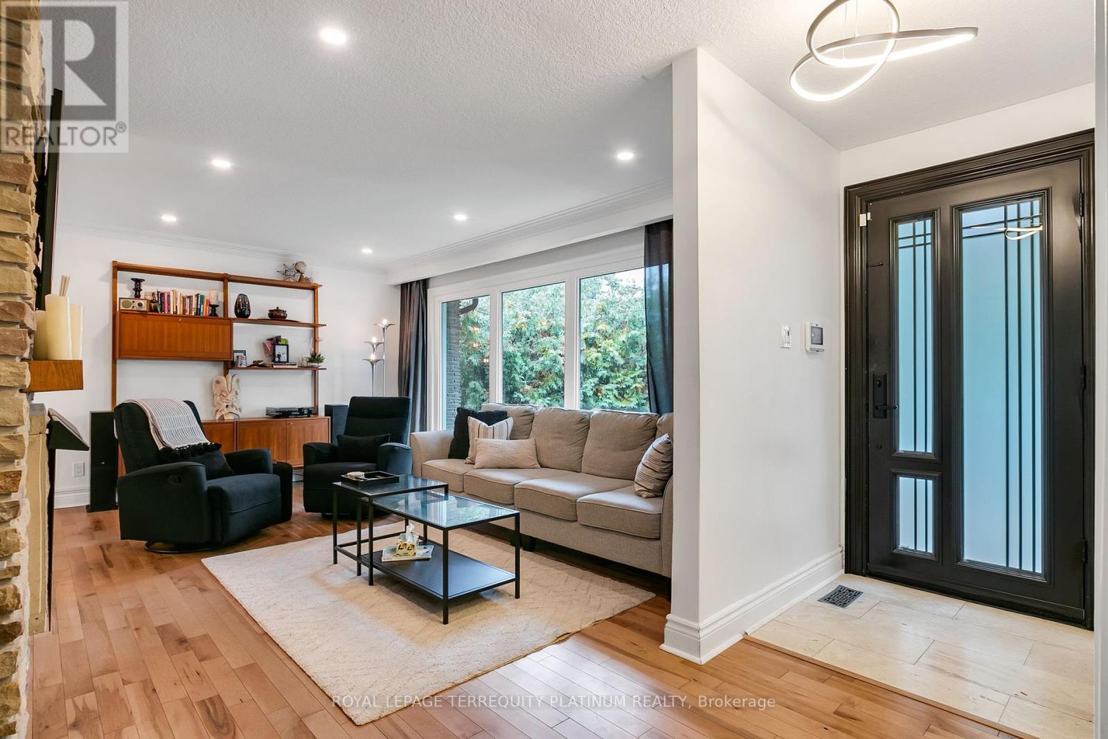 5 Versend Drive, Toronto, Ontario  M3A 2B6 - Photo 2 - C12433109