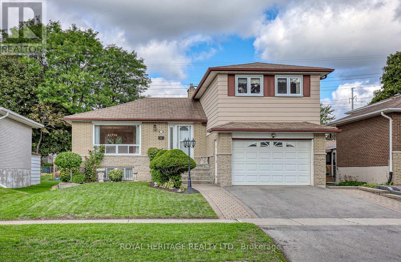 31 PURPLEDUSK TRAIL, Toronto, Ontario