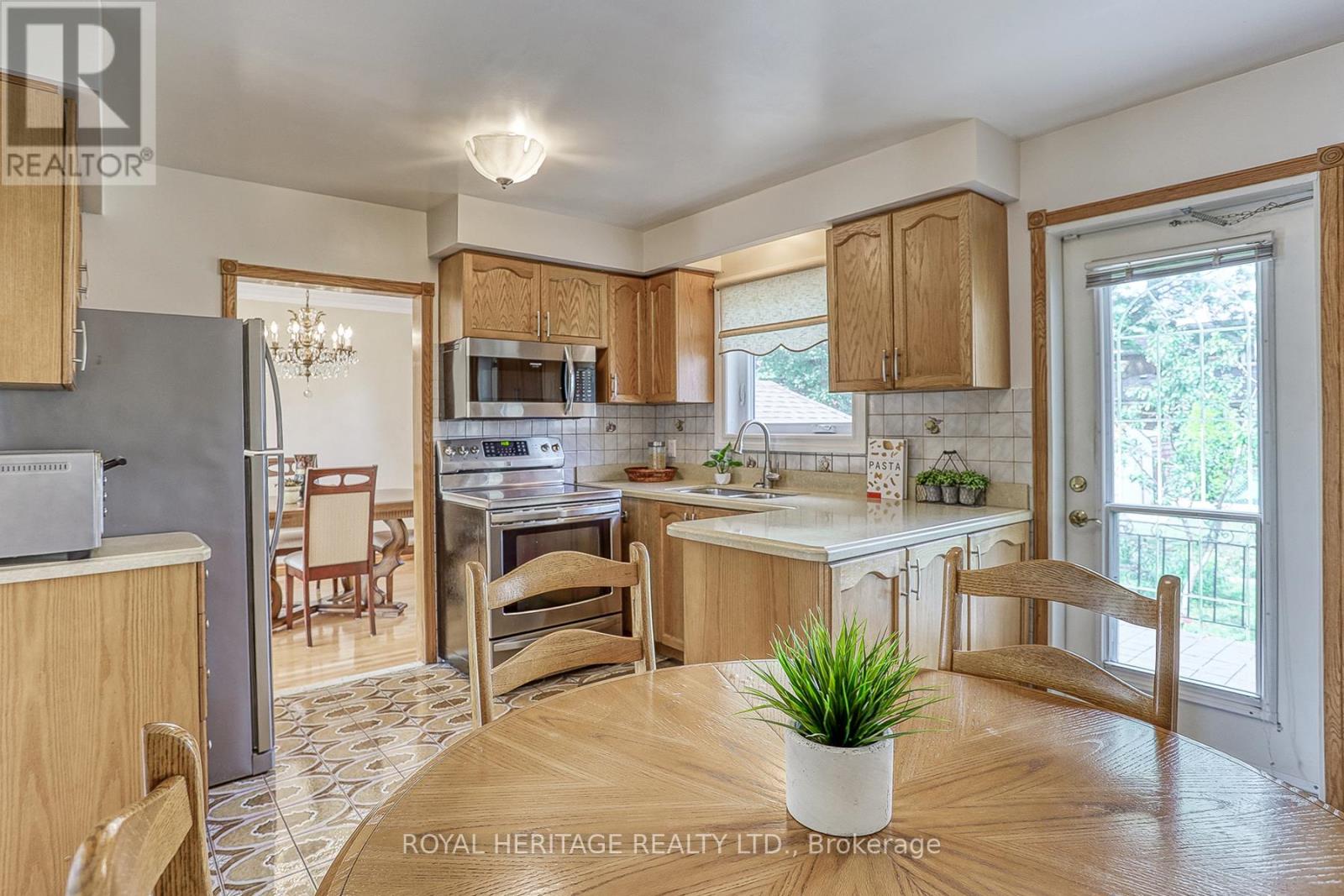 31 Purpledusk Trail, Toronto, Ontario  M1E 4C6 - Photo 12 - E12433134