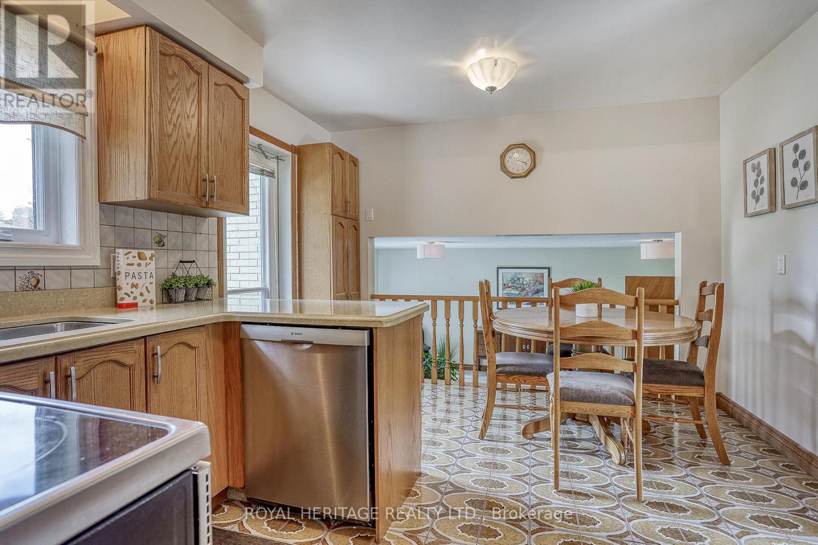 31 Purpledusk Trail, Toronto, Ontario  M1E 4C6 - Photo 14 - E12433134
