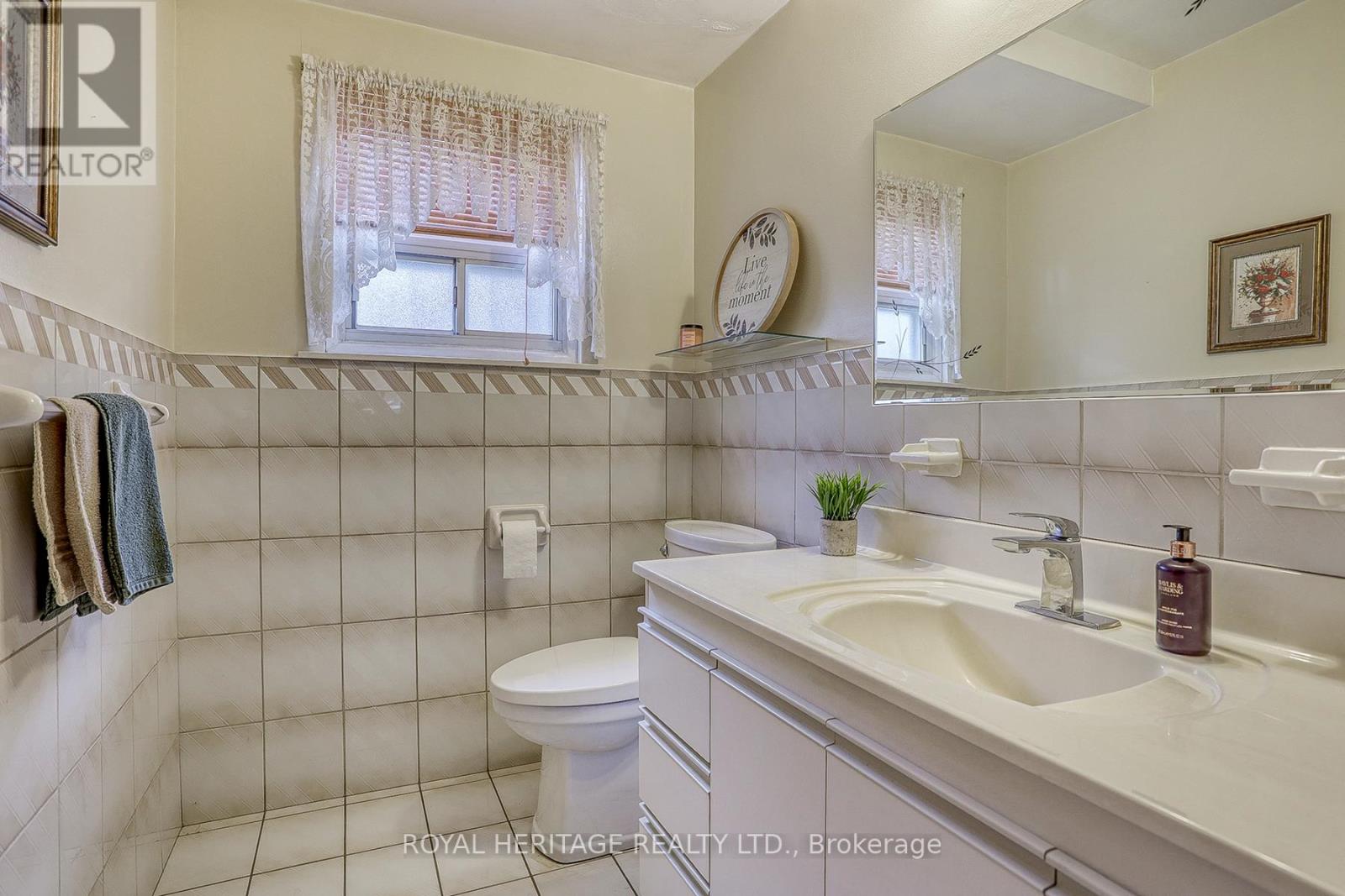 31 Purpledusk Trail, Toronto, Ontario  M1E 4C6 - Photo 17 - E12433134