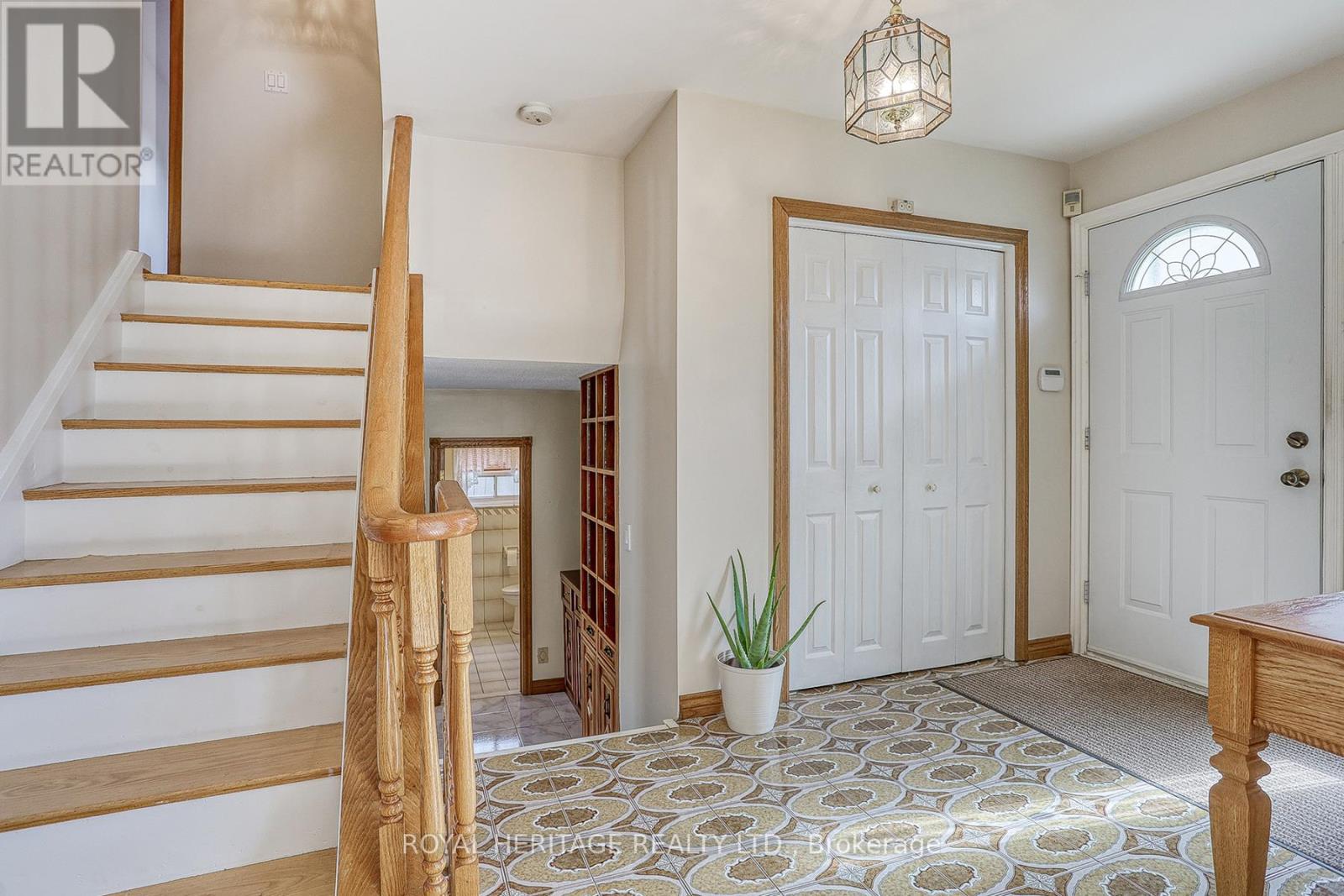 31 Purpledusk Trail, Toronto, Ontario  M1E 4C6 - Photo 4 - E12433134