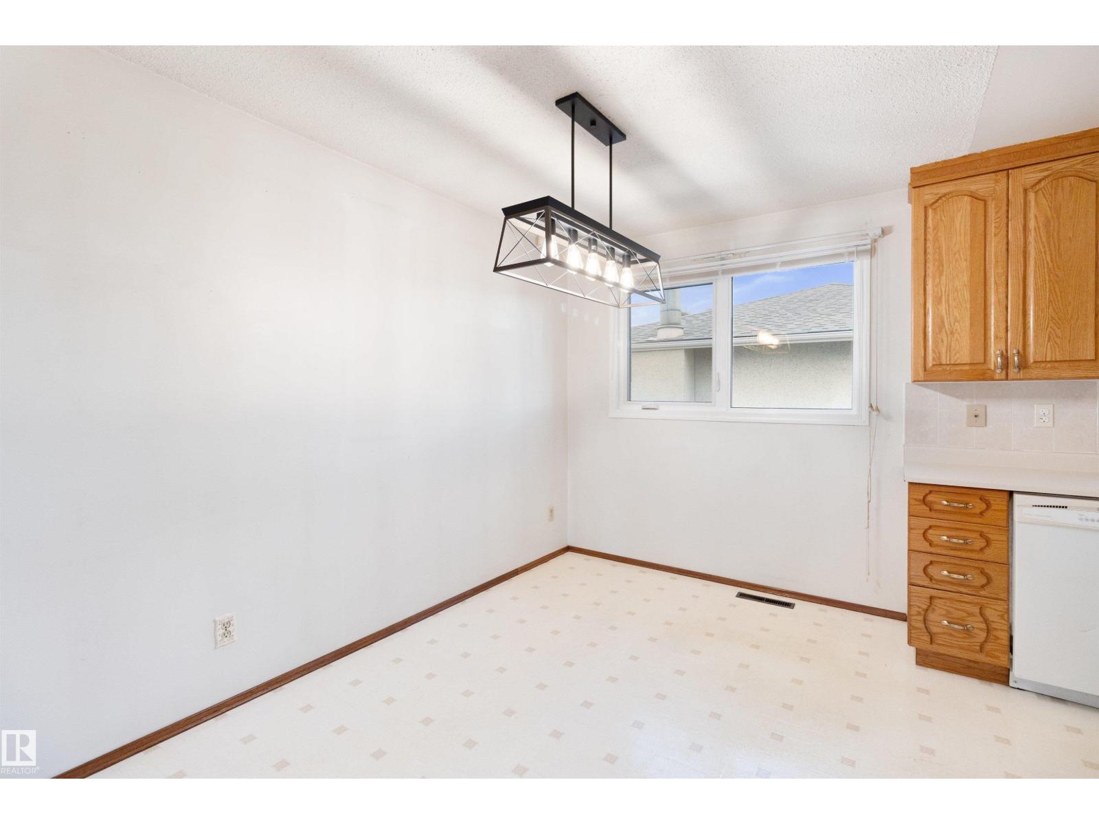 13015 81 St Nw, Edmonton, Alberta  T5C 1N3 - Photo 10 - E4460006