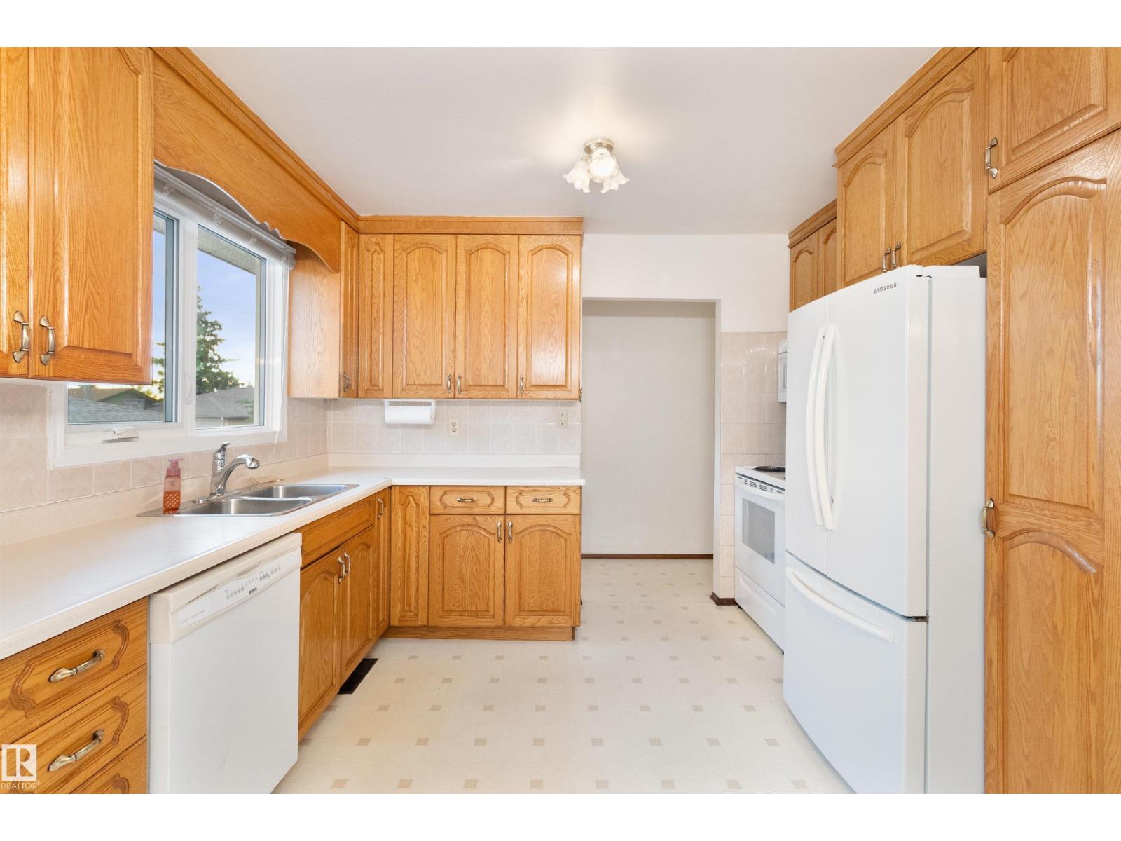 13015 81 St Nw, Edmonton, Alberta  T5C 1N3 - Photo 13 - E4460006