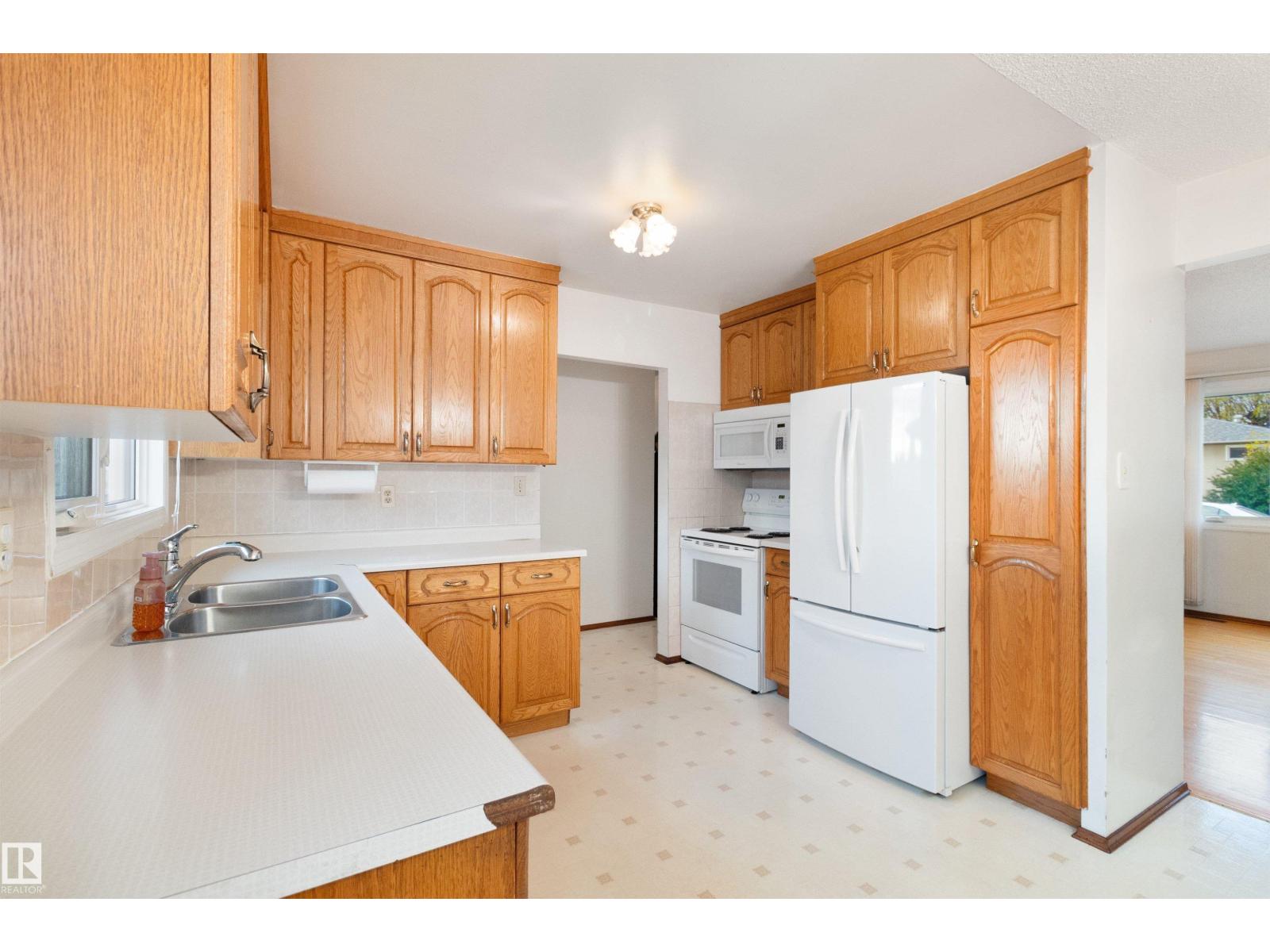 13015 81 St Nw, Edmonton, Alberta  T5C 1N3 - Photo 14 - E4460006