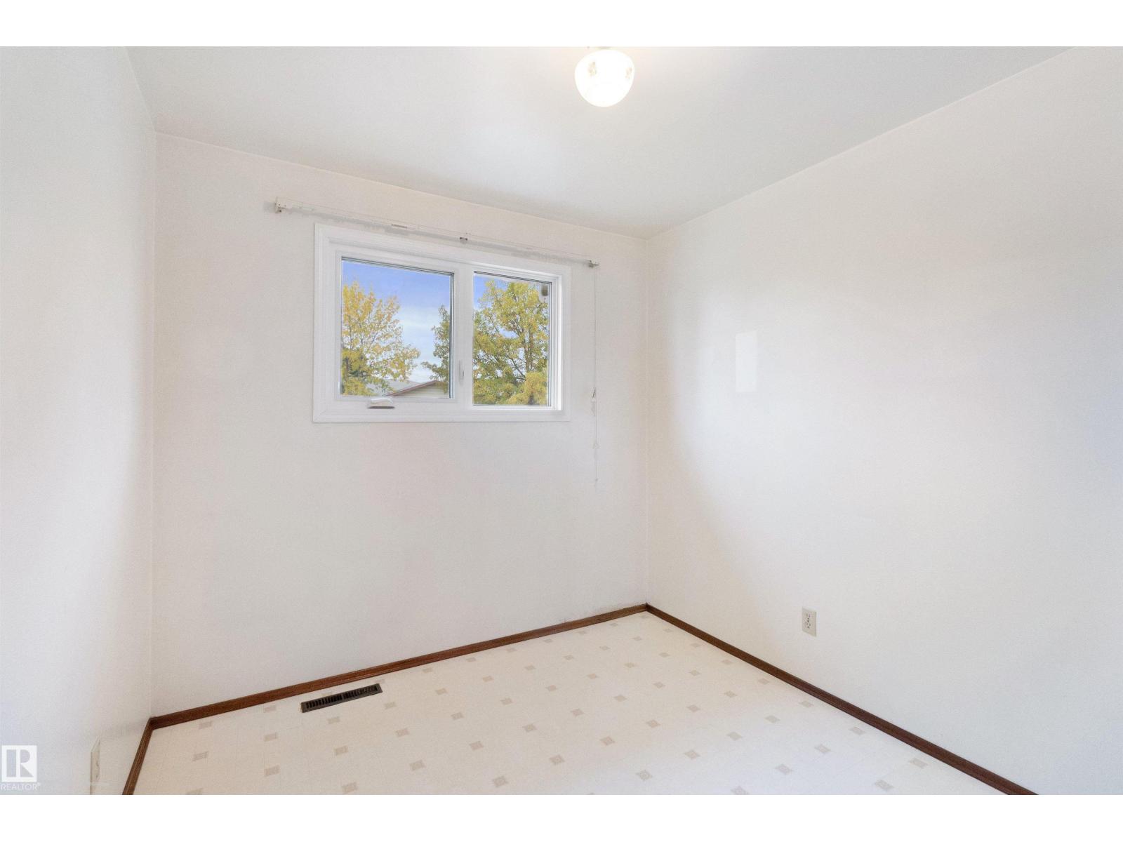 13015 81 St Nw, Edmonton, Alberta  T5C 1N3 - Photo 20 - E4460006