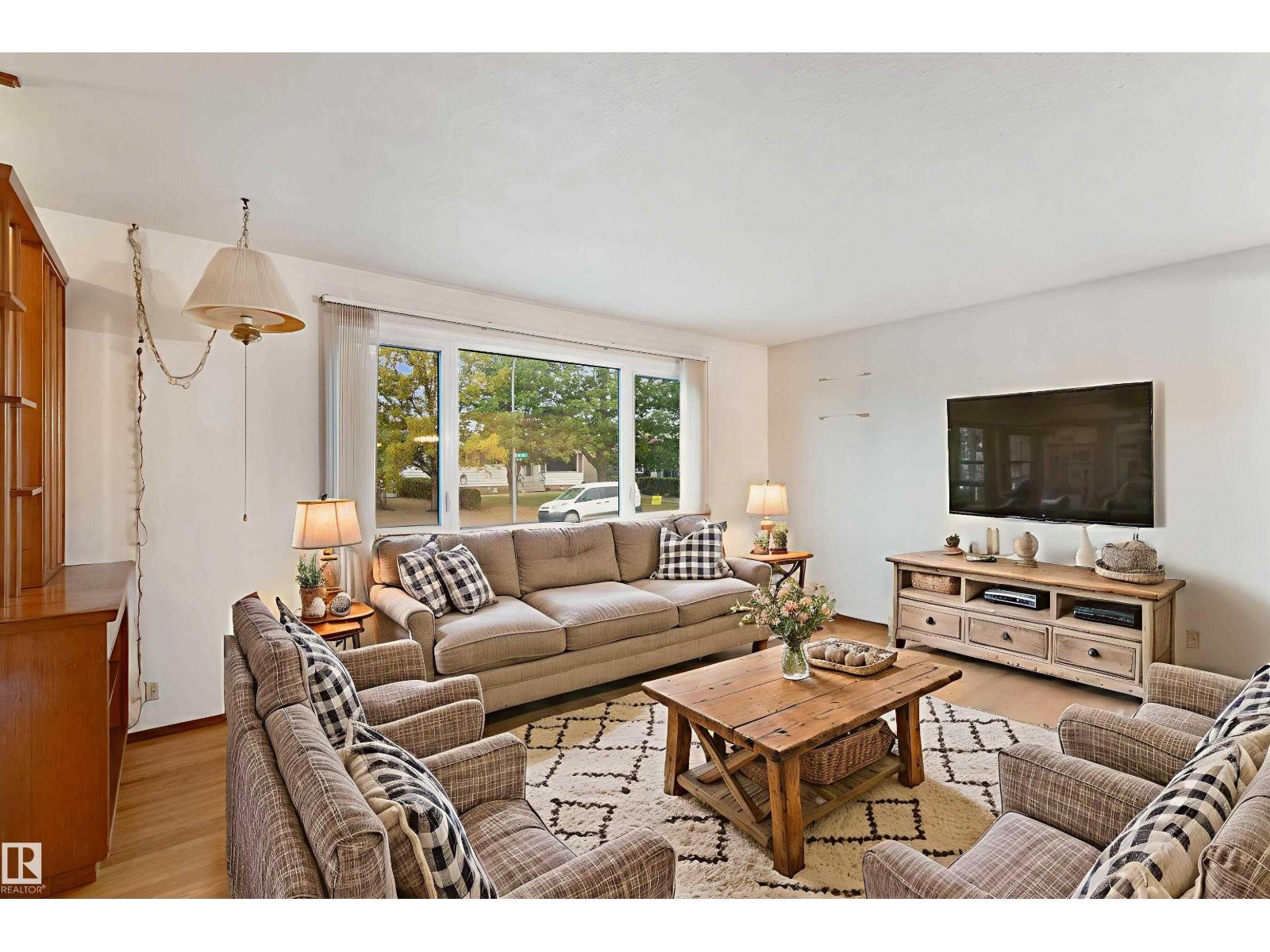 13015 81 St Nw, Edmonton, Alberta  T5C 1N3 - Photo 3 - E4460006