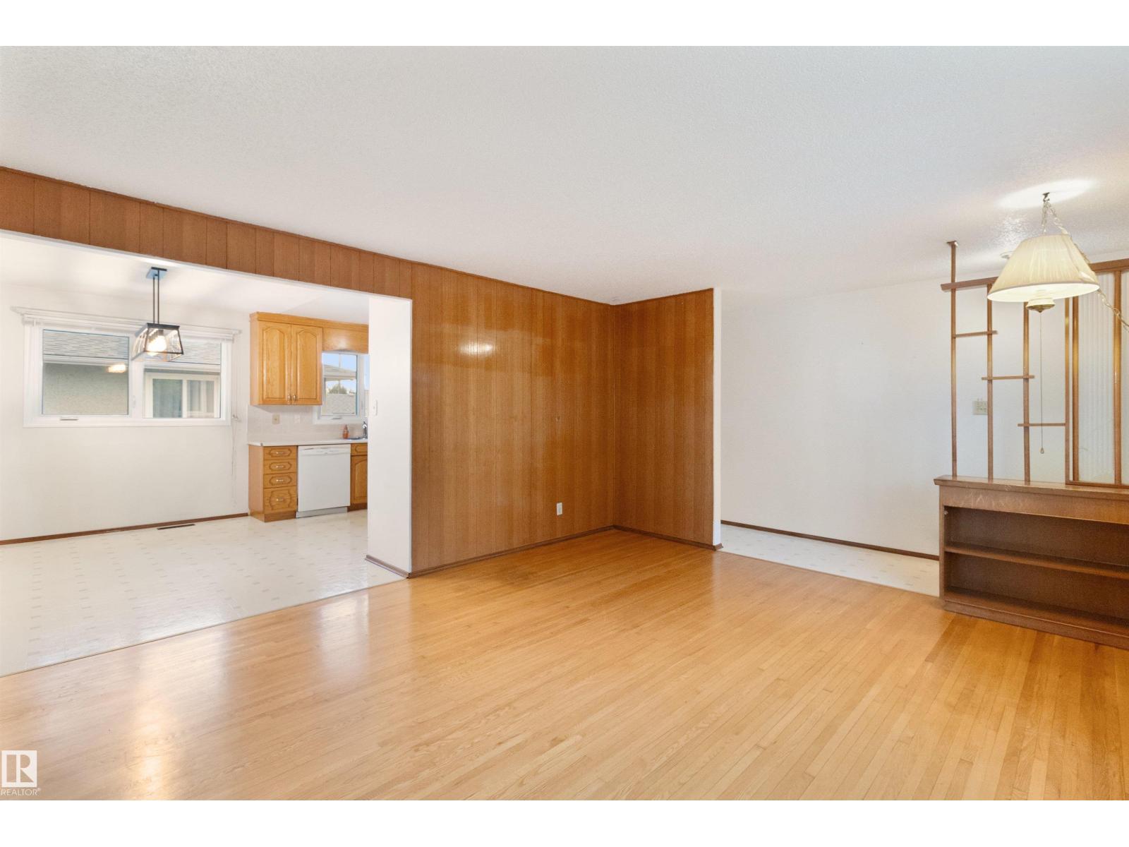 13015 81 St Nw, Edmonton, Alberta  T5C 1N3 - Photo 8 - E4460006