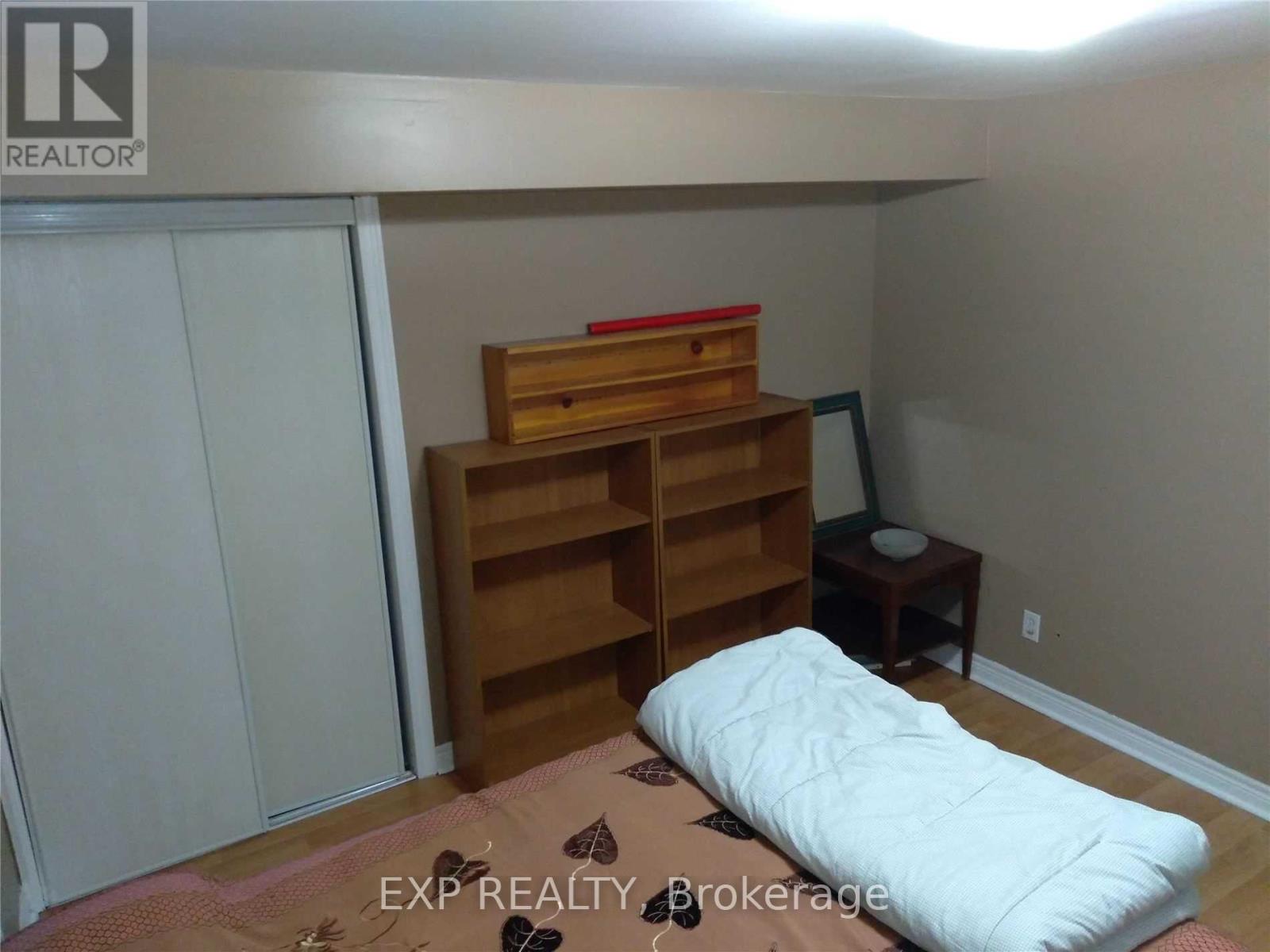 3690 Ellengale Drive, Mississauga, Ontario  L5C 1Z7 - Photo 6 - W12427530