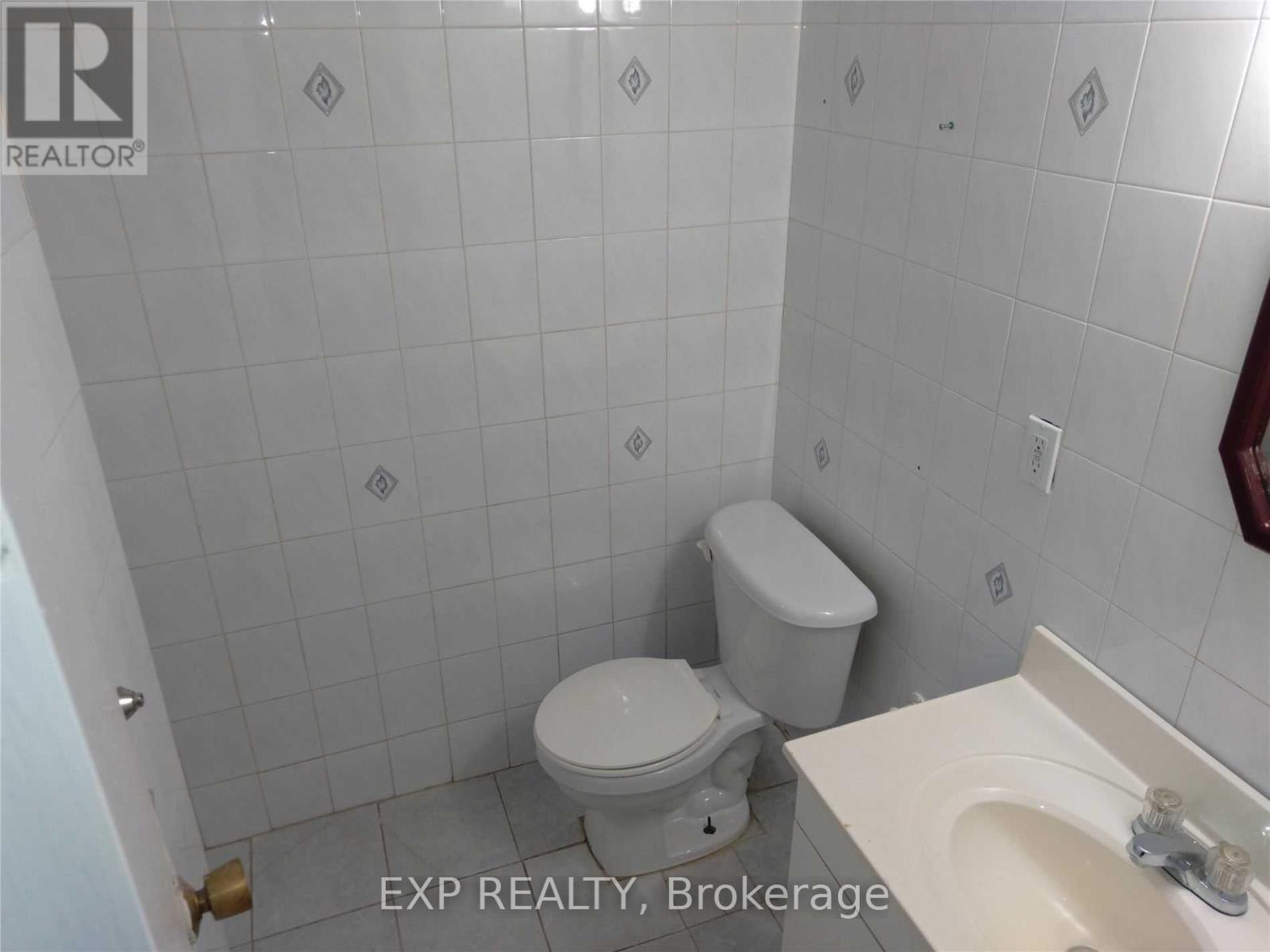 3690 Ellengale Drive, Mississauga, Ontario  L5C 1Z7 - Photo 7 - W12427530