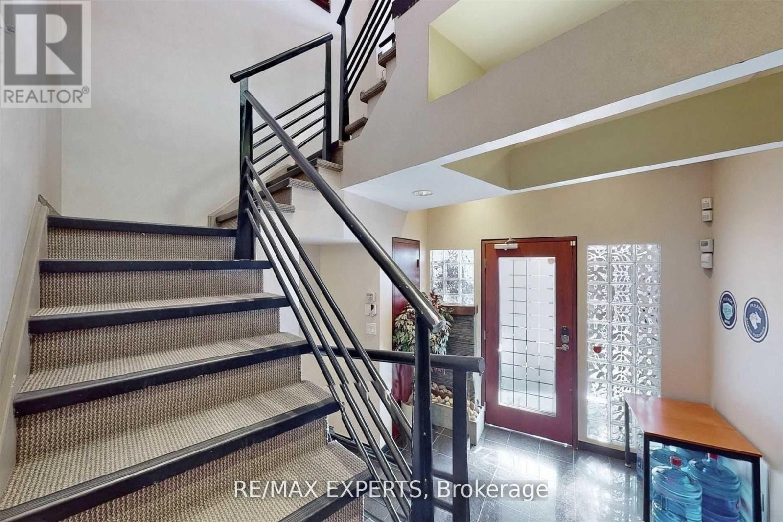 18 (1st & 2nd Floor) - 30 Wertheim Court, Richmond Hill, Ontario  L4B 1B9 - Photo 21 - N12433096