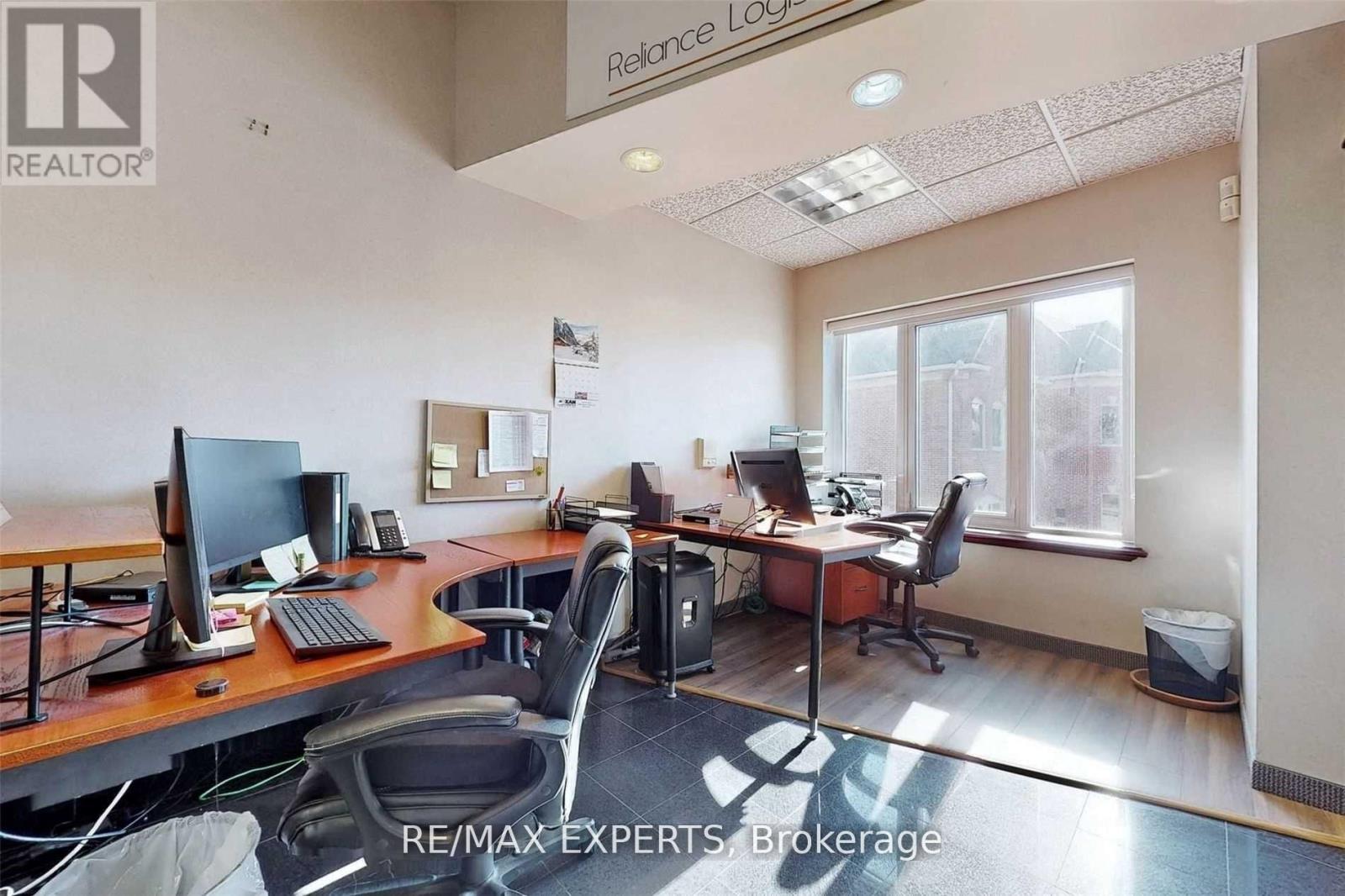 18 (1st & 2nd Floor) - 30 Wertheim Court, Richmond Hill, Ontario  L4B 1B9 - Photo 22 - N12433096
