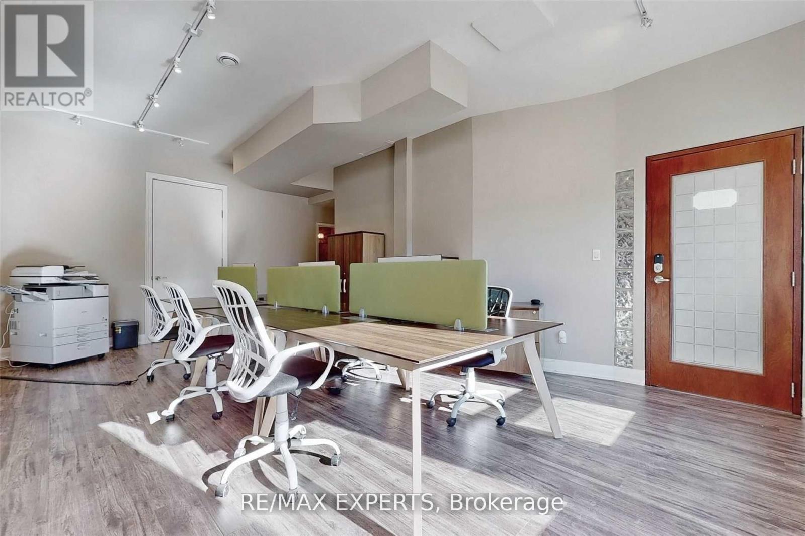 18 (1st & 2nd Floor) - 30 Wertheim Court, Richmond Hill, Ontario  L4B 1B9 - Photo 5 - N12433096