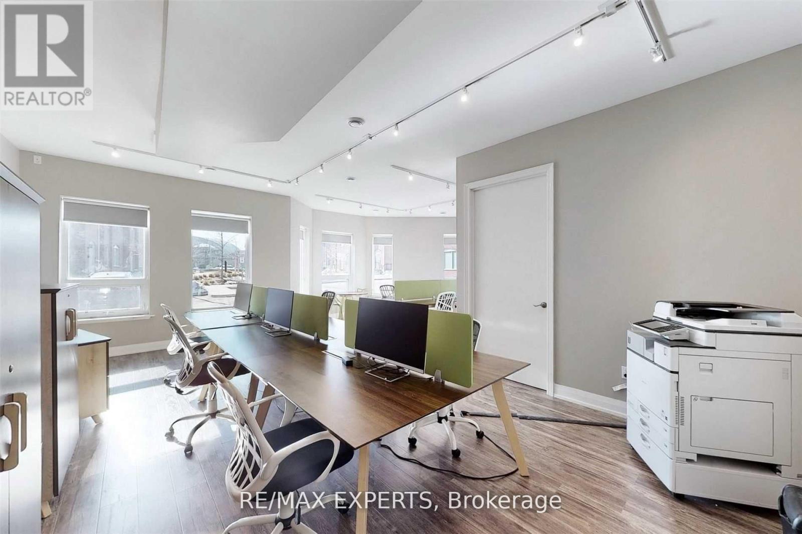 18 (1st & 2nd Floor) - 30 Wertheim Court, Richmond Hill, Ontario  L4B 1B9 - Photo 8 - N12433096