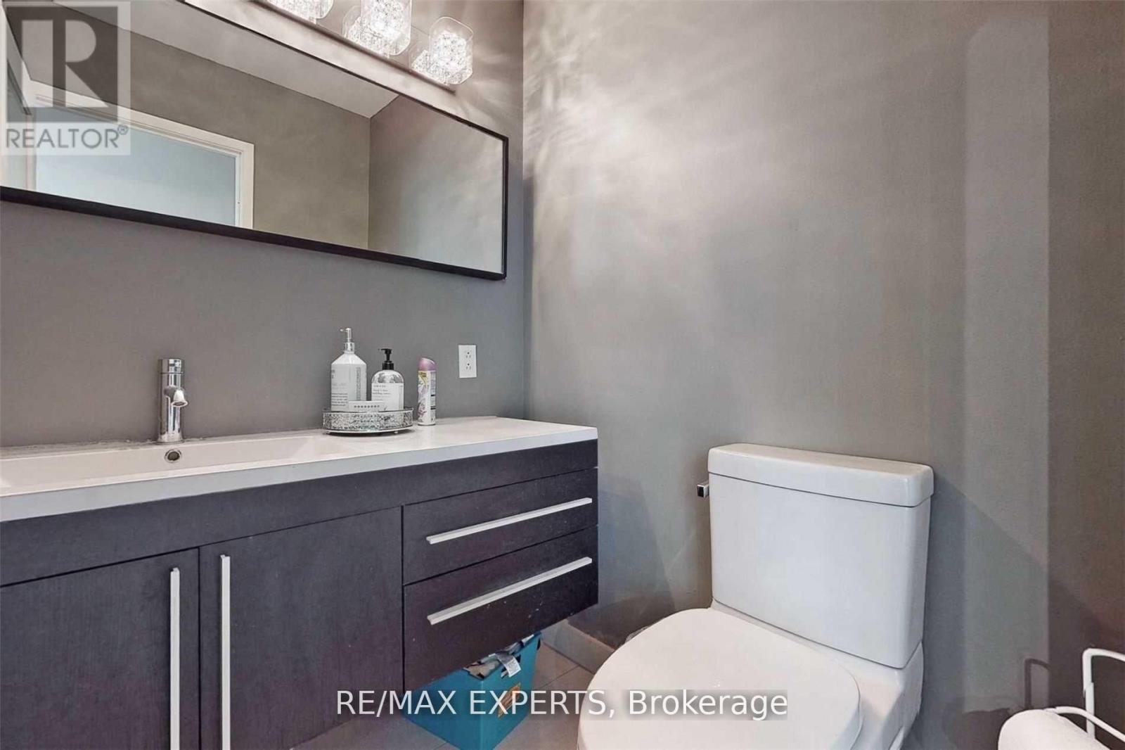 18 (Entire Property) - 30 Wertheim Court, Richmond Hill, Ontario  L4B 1B9 - Photo 18 - N12433103