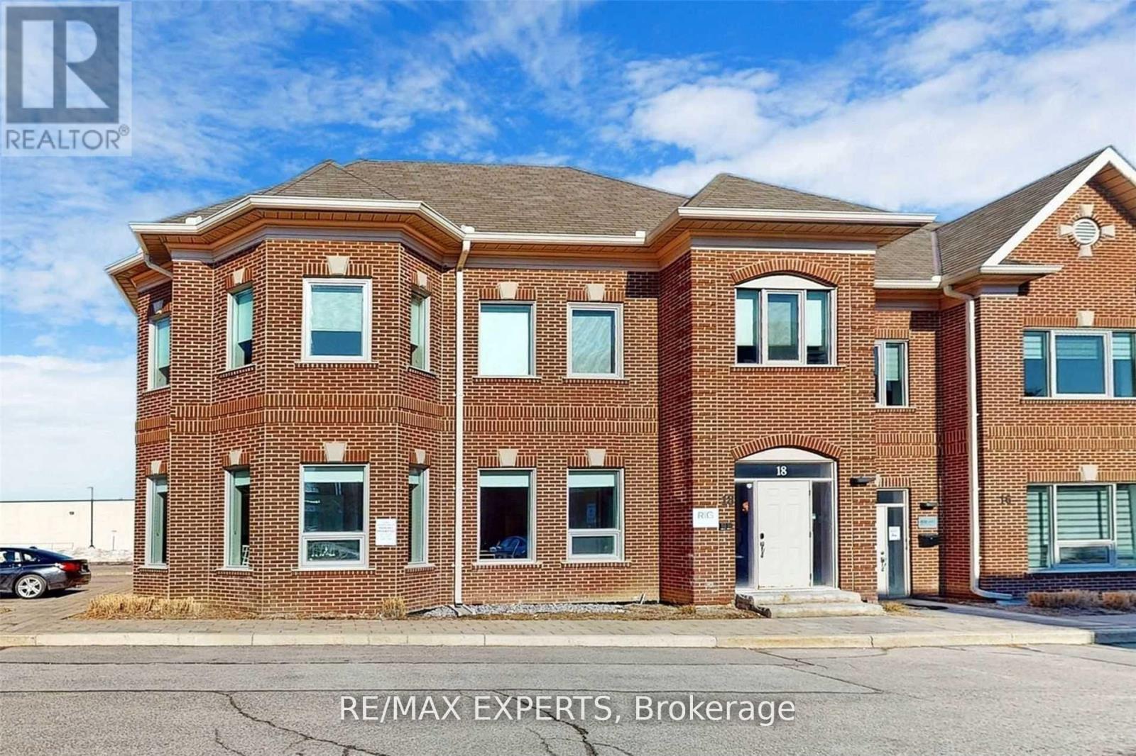 18 (Entire Property) - 30 Wertheim Court, Richmond Hill, Ontario  L4B 1B9 - Photo 2 - N12433103