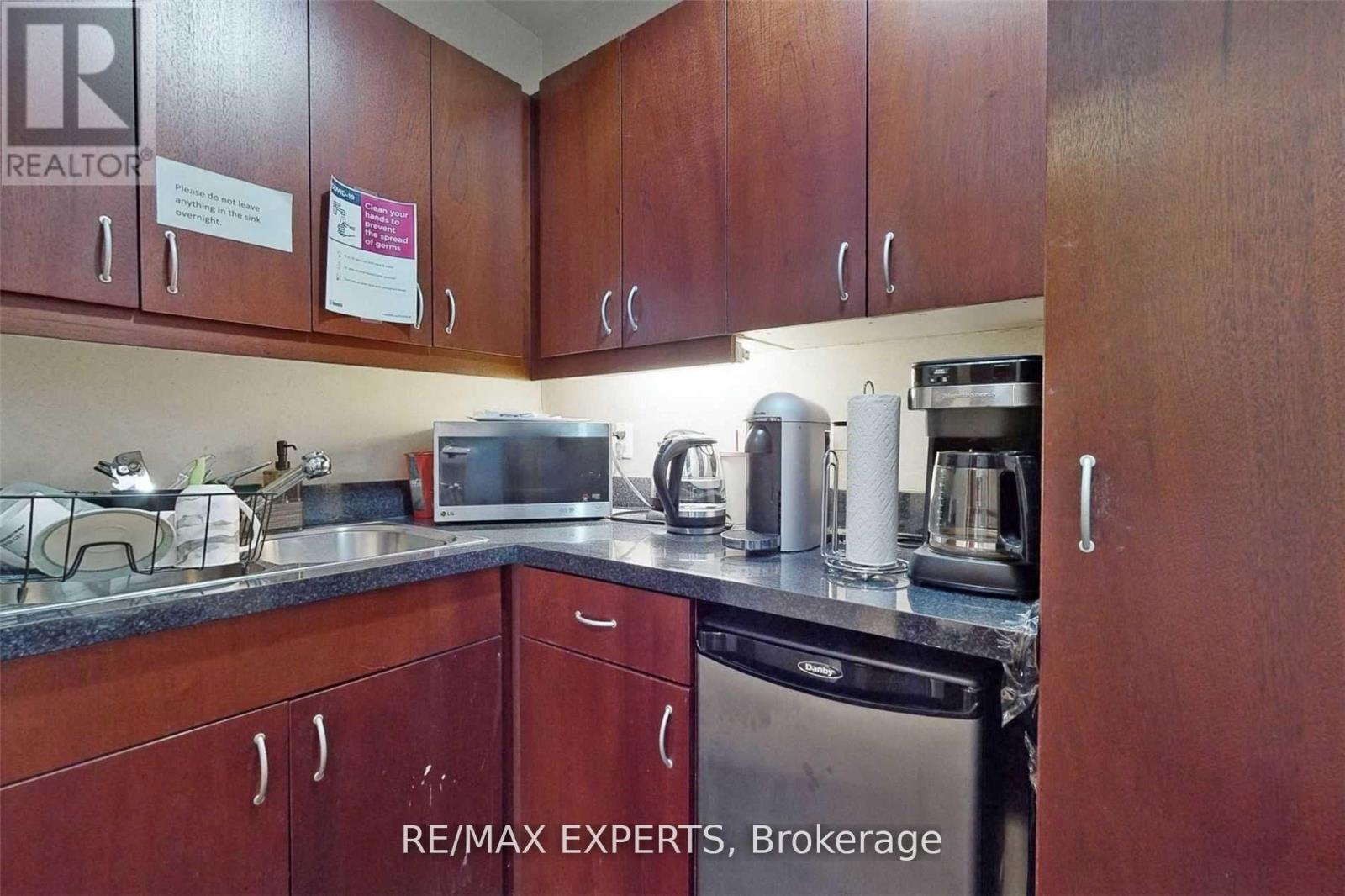18 (Entire Property) - 30 Wertheim Court, Richmond Hill, Ontario  L4B 1B9 - Photo 30 - N12433103