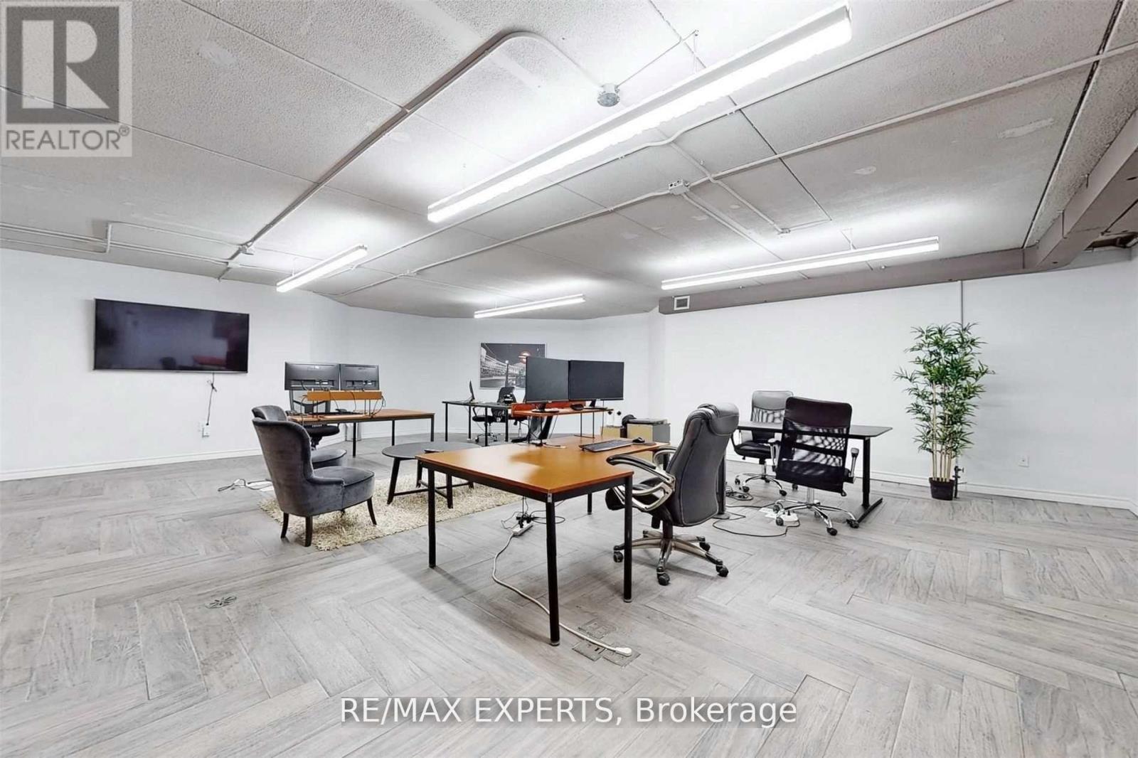 18 (Entire Property) - 30 Wertheim Court, Richmond Hill, Ontario  L4B 1B9 - Photo 33 - N12433103