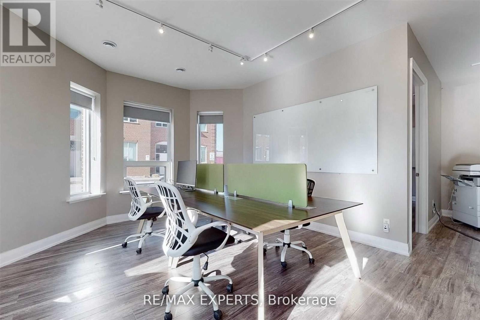 18 (1st Floor) - 30 Wertheim Court, Richmond Hill, Ontario  L4B 1B9 - Photo 10 - N12433107