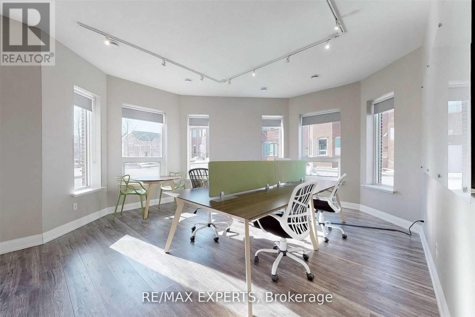 18 (1st Floor) - 30 Wertheim Court, Richmond Hill, Ontario  L4B 1B9 - Photo 12 - N12433107