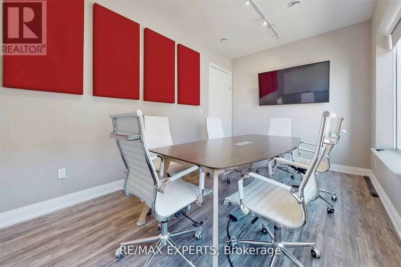 18 (1st Floor) - 30 Wertheim Court, Richmond Hill, Ontario  L4B 1B9 - Photo 15 - N12433107